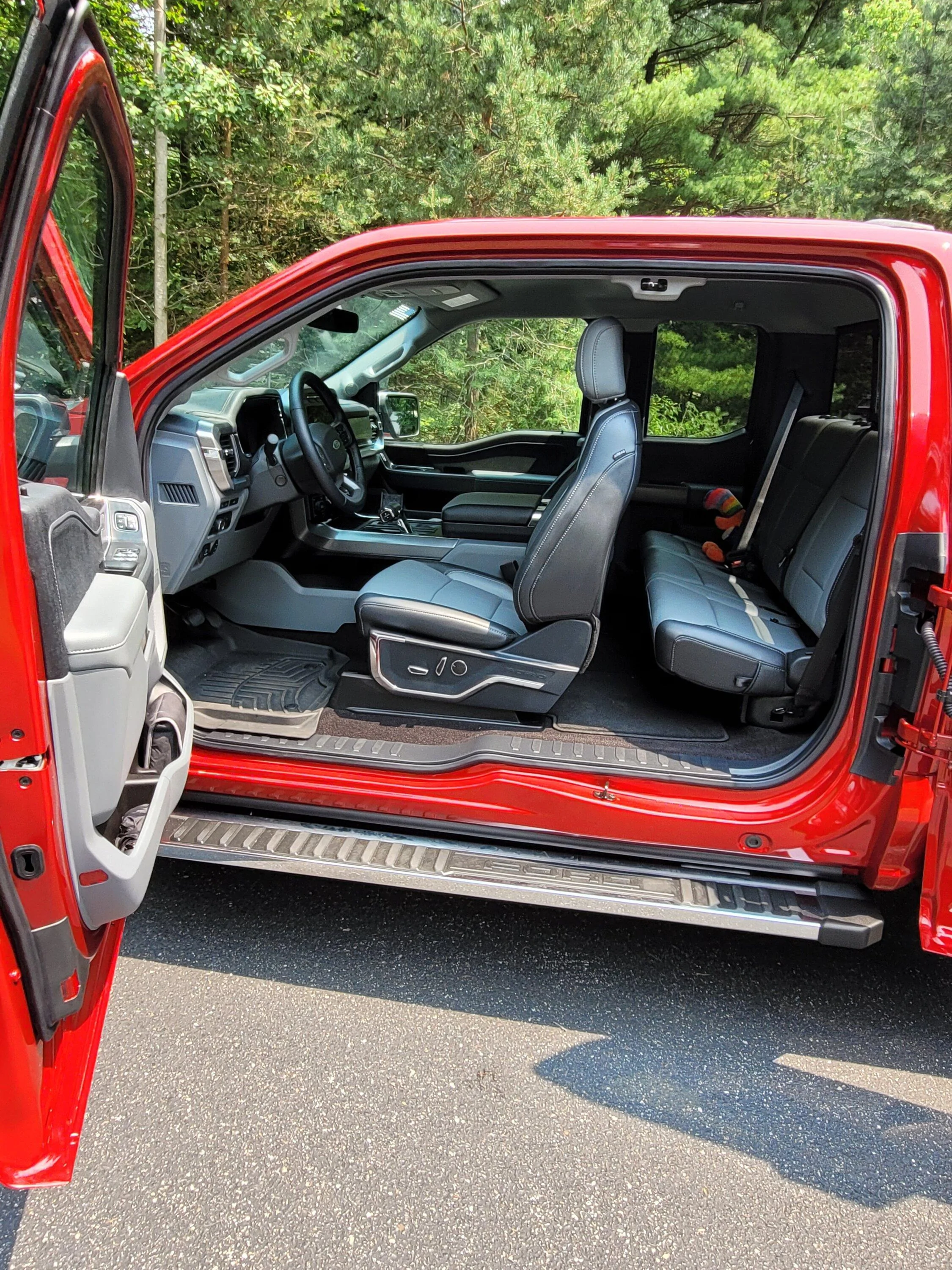 Ford F-150 Do you have a LARIAT SuperCAB? Doors Open