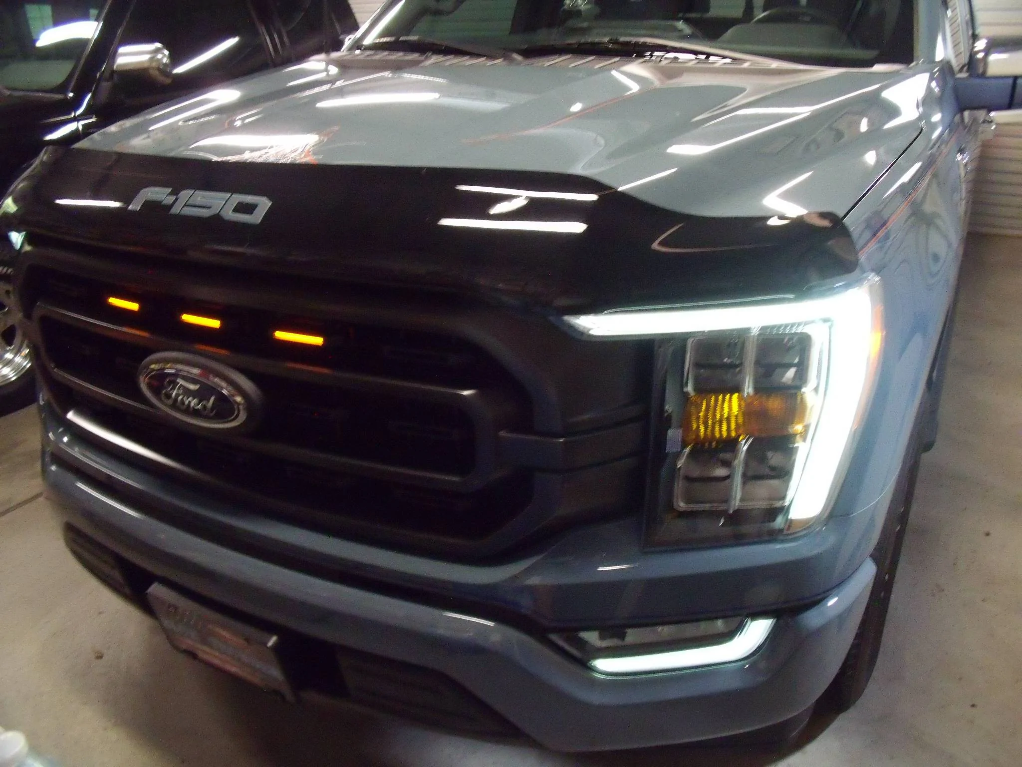Ford F-150 New grill lights and bed cover DSCF3045
