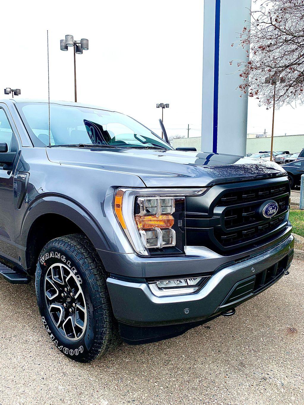 Ford F-150 CARBONIZED GRAY F-150 (2021+) Club EBC653C4-1E61-482C-822A-51341E0CFD12