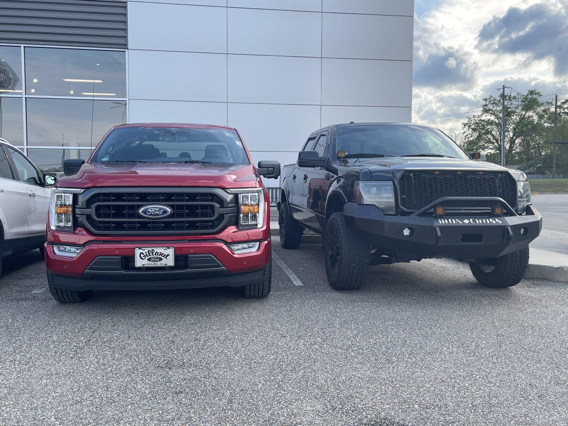 Ford F-150 RAPID RED F-150 (2021+) Club F0795E87-394A-4EB5-9801-EF73084F2276