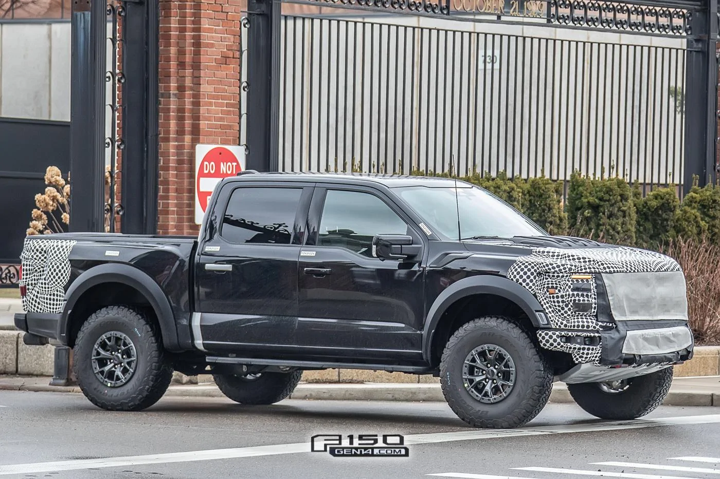 Ford F-150 📸 2024 F-150 Interior Facelift Revealed on 3 Trims f150-interior-exterior-facelift-spied-prototypes-28