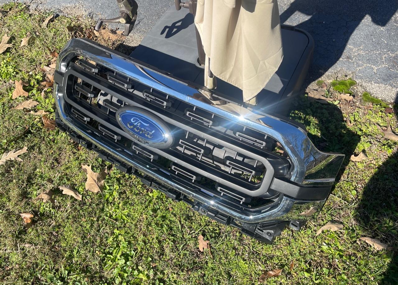 Ford F-150 2021-22 Ford F150 Grill F3715E36-4981-4490-B5E6-B26CB5742B8D