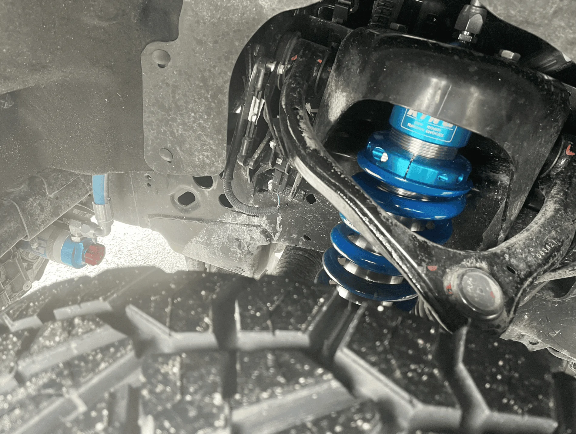 Ford F-150 2.5 King Coilover Reservoir and 295/70R18 Tires on 2021 FX4 Platinum front suspension