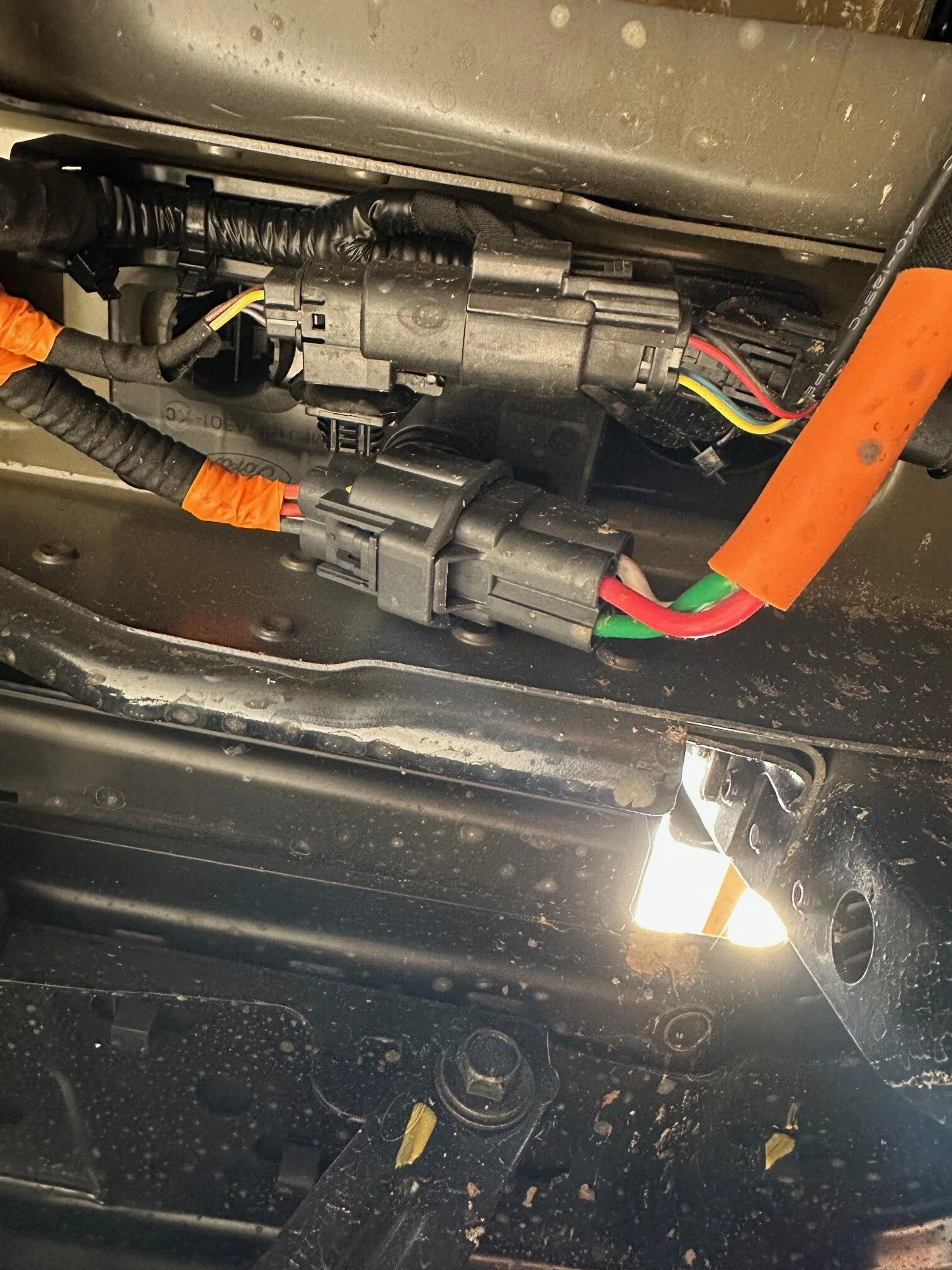 Ford F-150 Under bed 240v connector ? Gen Connector 1