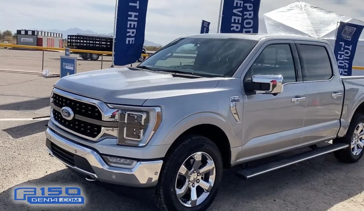Ford F-150 ICONIC SILVER F-150 (2021+) Club Iconic Silver 2021 F150 King Ranch Chrome 3