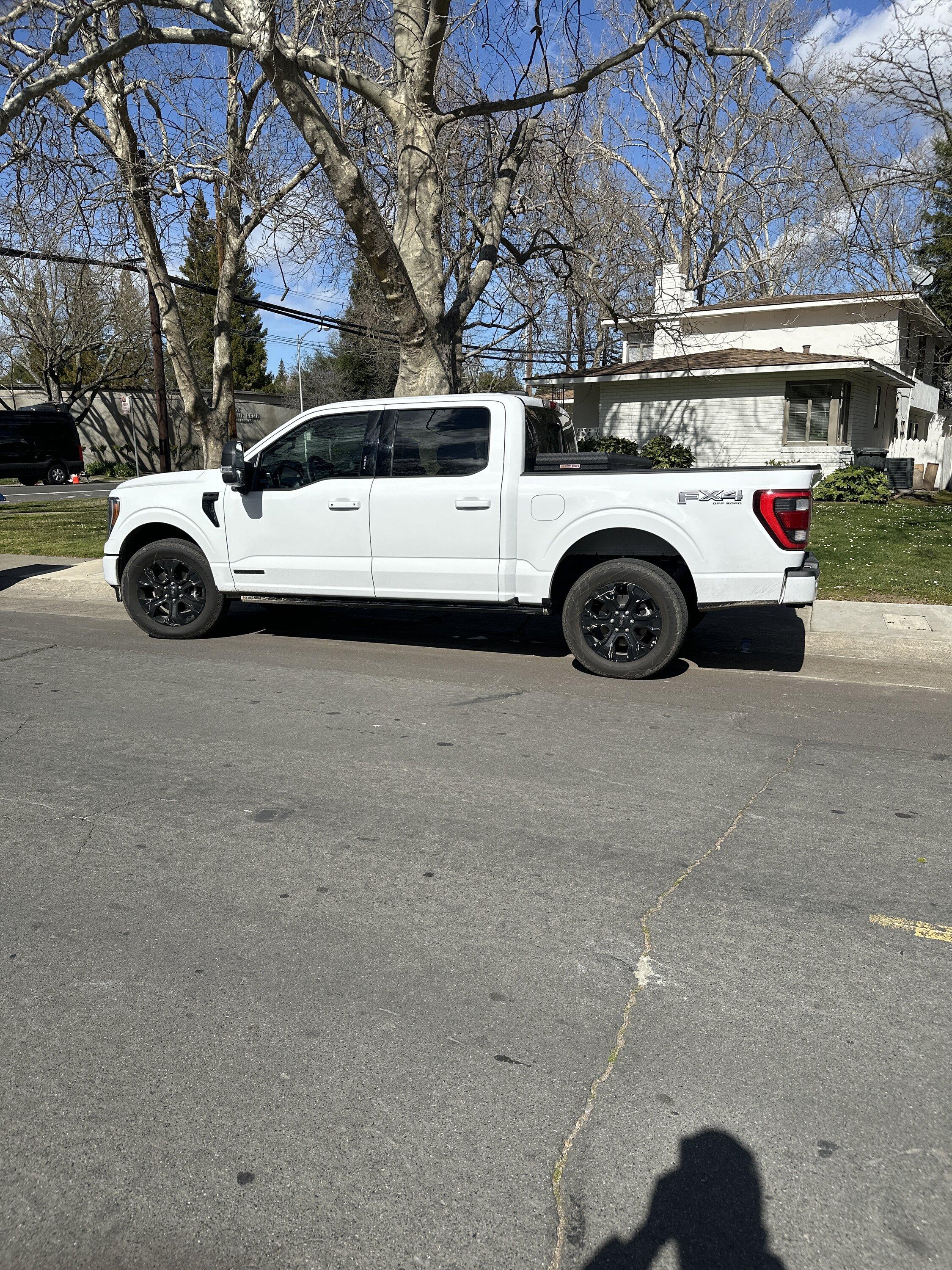 Ford F-150 Avalanche or Oxford White on Lariat BAP? -- thoughts? image