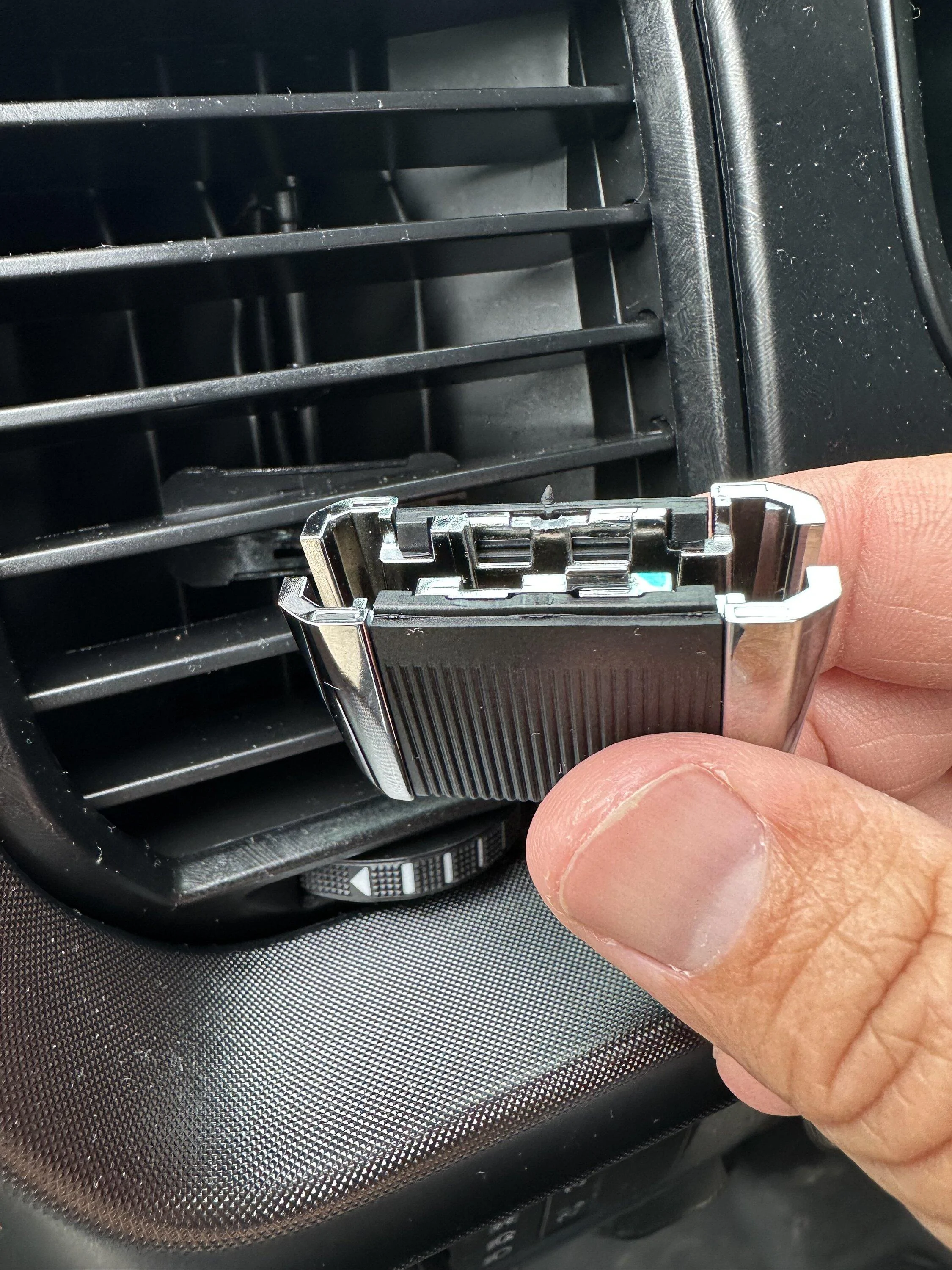 Ford F-150 Vent handles coming off IMG-3828