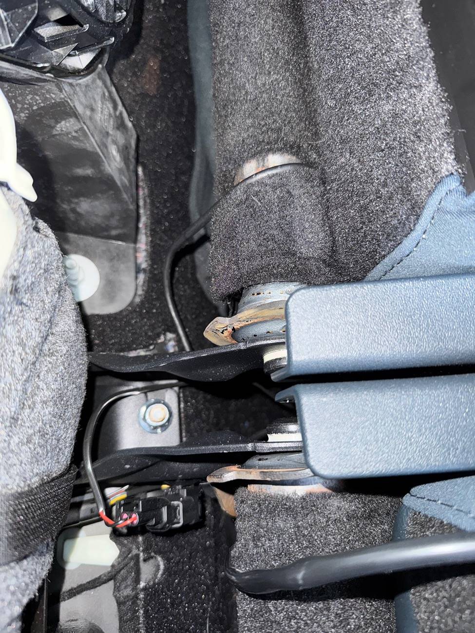 Ford F-150 Water Leak - Found issue - Back Window seal material IMG_0040