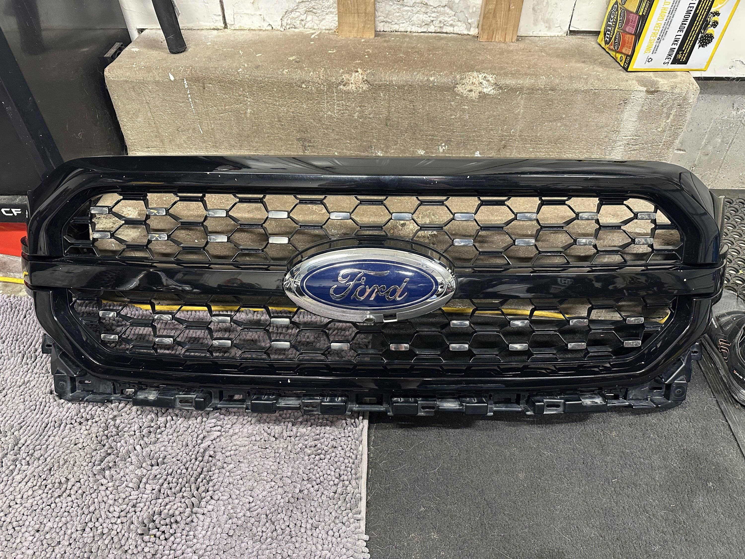 Ford F-150 2021 Platinum Grille (Painted Black) IMG_0237.JPG