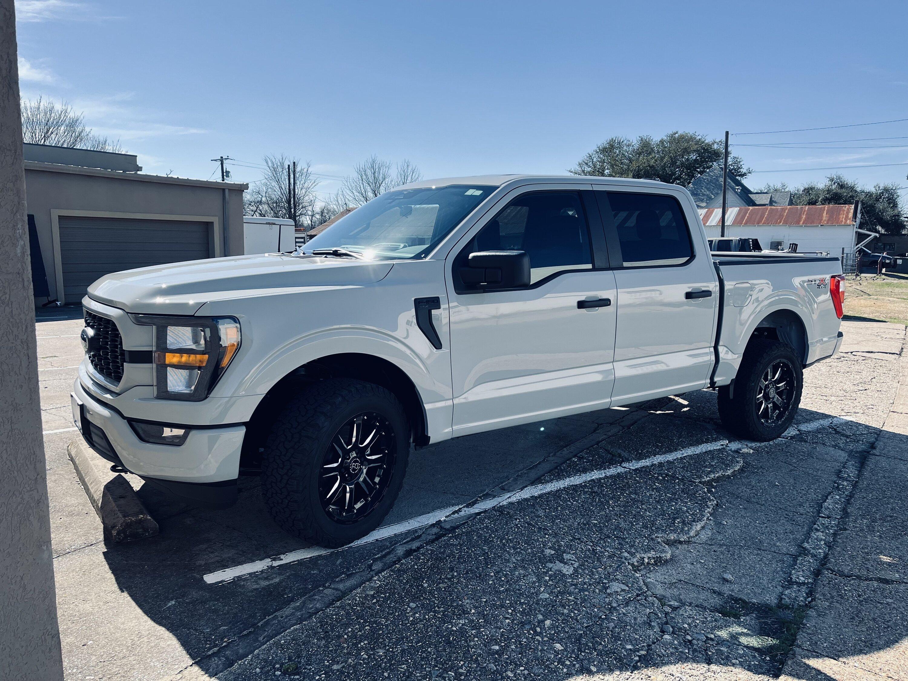 Ford F-150 Swapped crappy STX grill IMG_0313