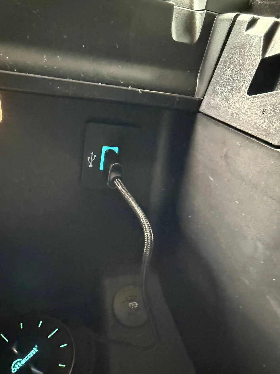 Ford F-150 Swap USB Port Locations??? IMG_0576