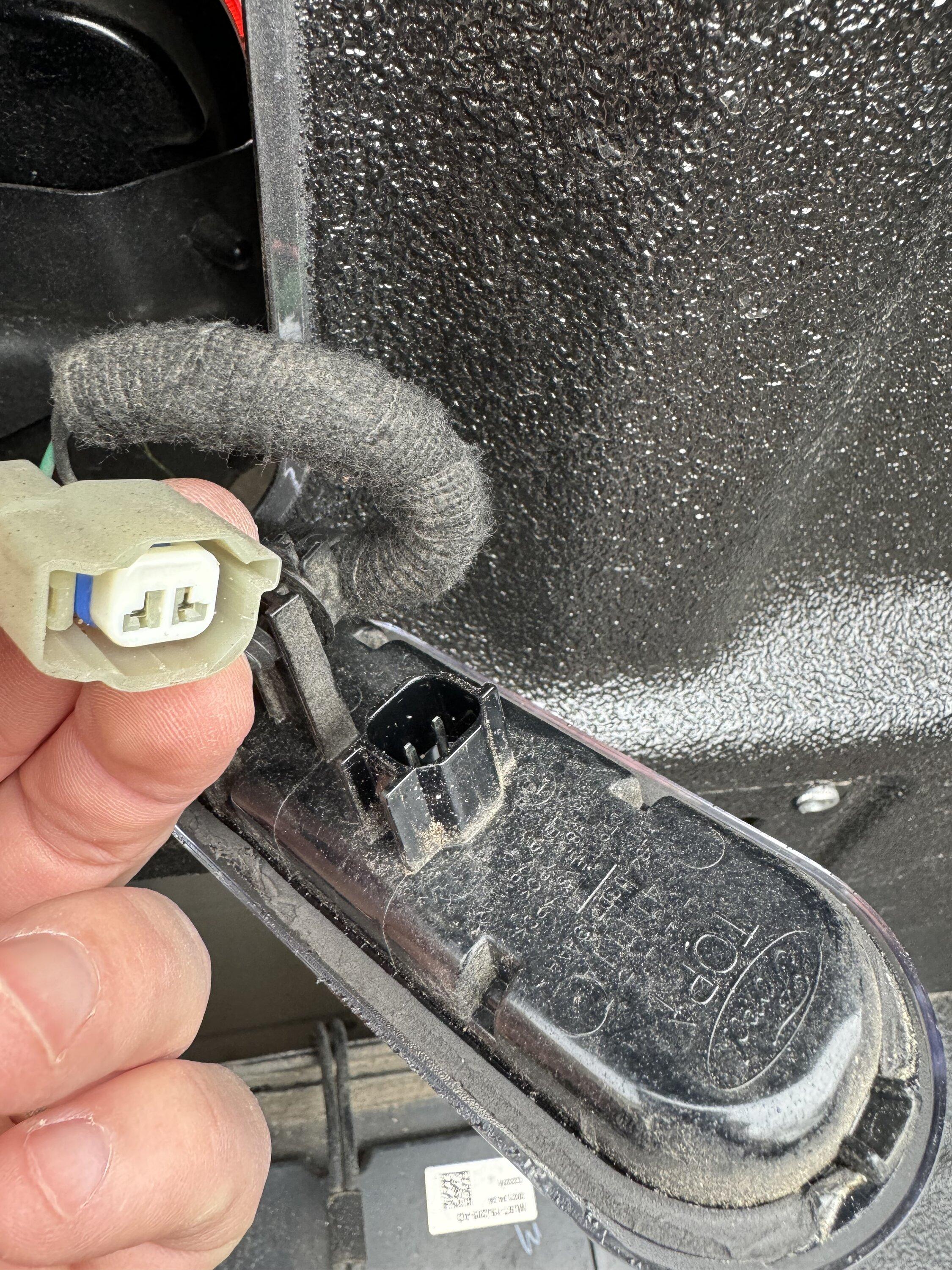 Ford F-150 Bed Lighting LEDs - Can I tap into existing bed lights?? IMG_1078