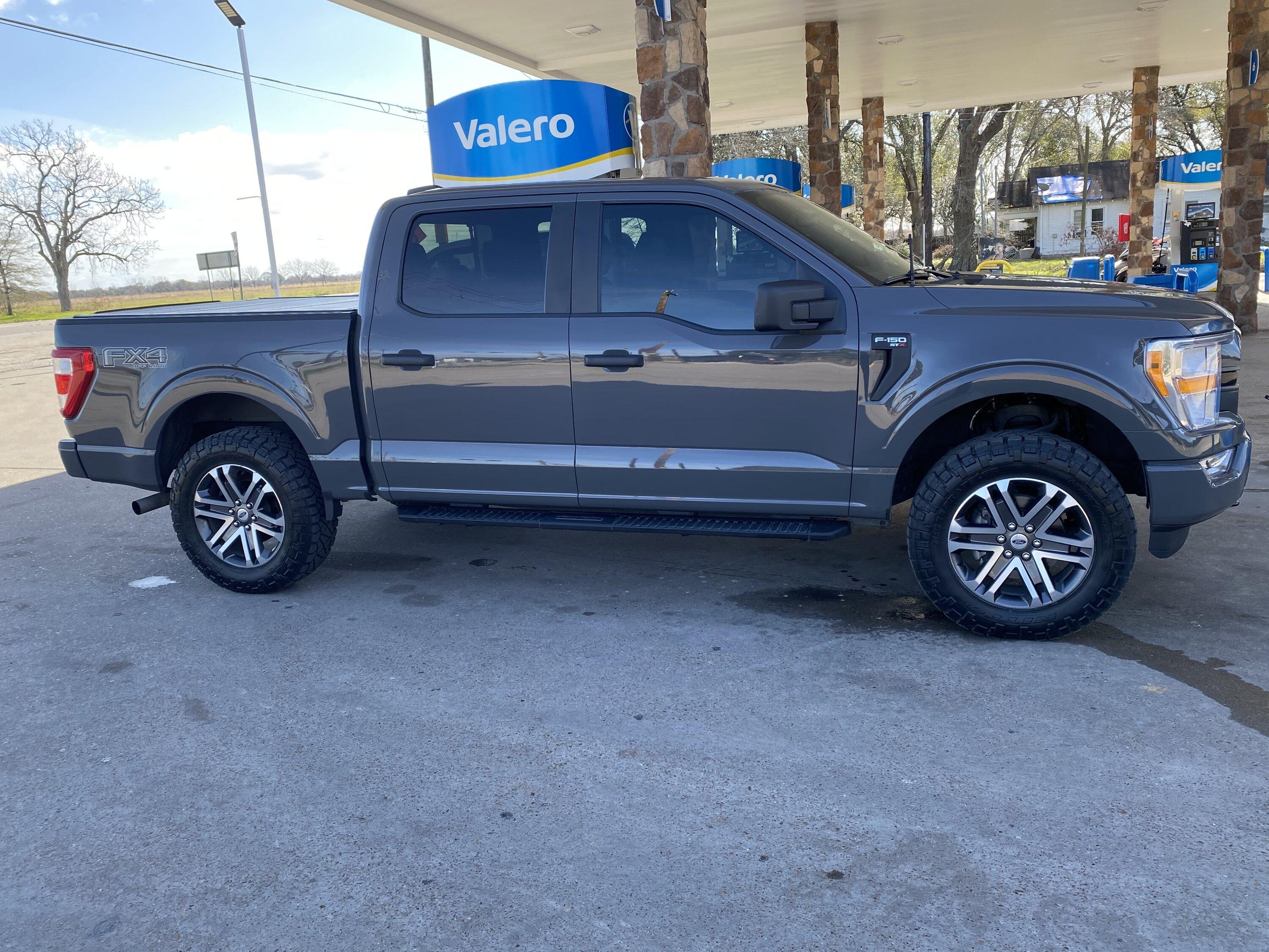 Ford F-150 LEVEL VS KEEPING THE RAKE IMG_1093