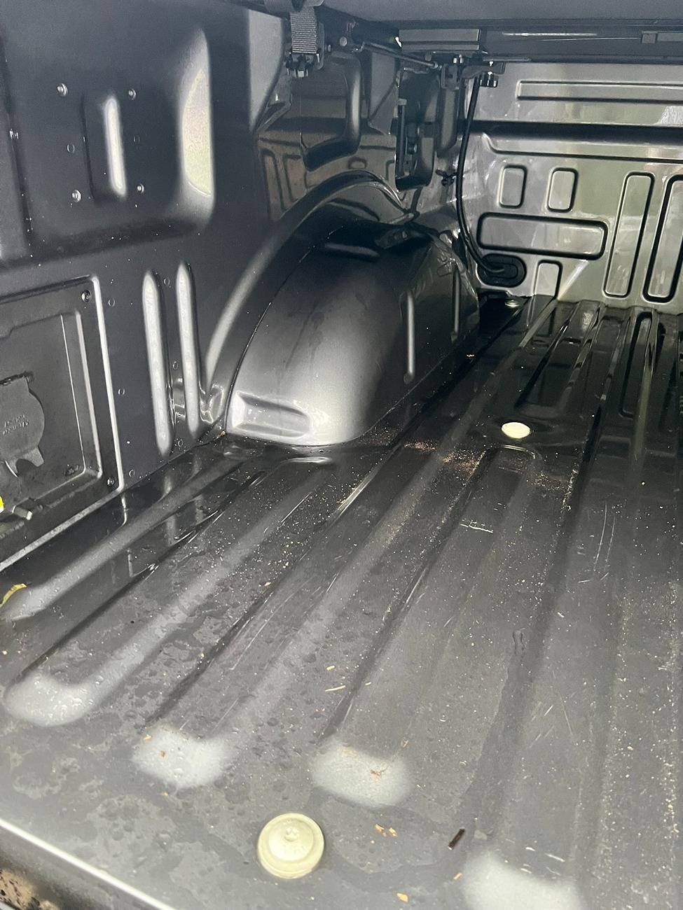 Ford F-150 Bakflip MX4 Tonneau Cover installed. No leaks IMG_1366.JPEG