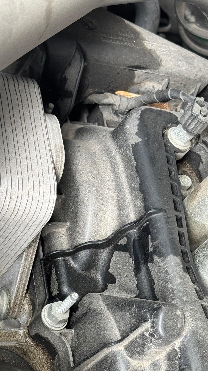 Ford F-150 2022 : What could this topside leak be? IMG_1378