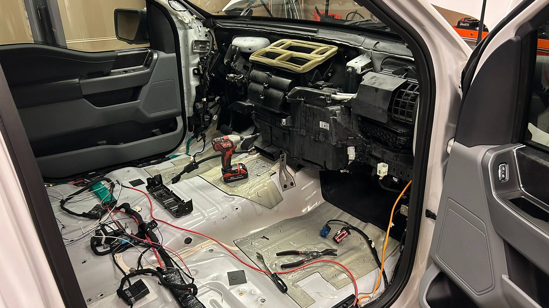 Ford F-150 My Latest Toy...  RCSB 5.0 XLT Build IMG_1519.JPEG