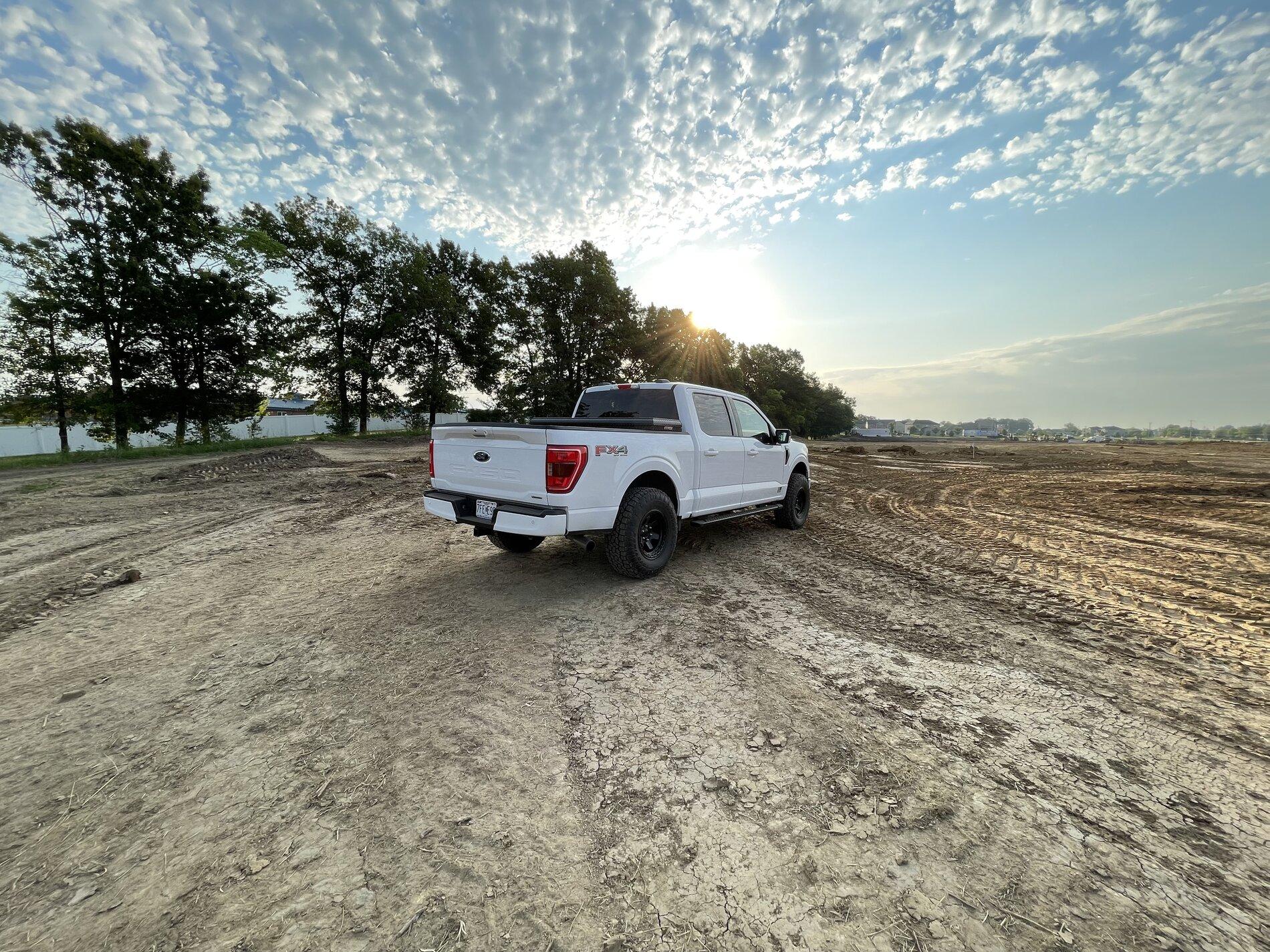 Ford F-150 2021 F-150 XLT White - Leveled Fox 2.0/Fuel 17x9/Toyo Open Country A/T III IMG_1725
