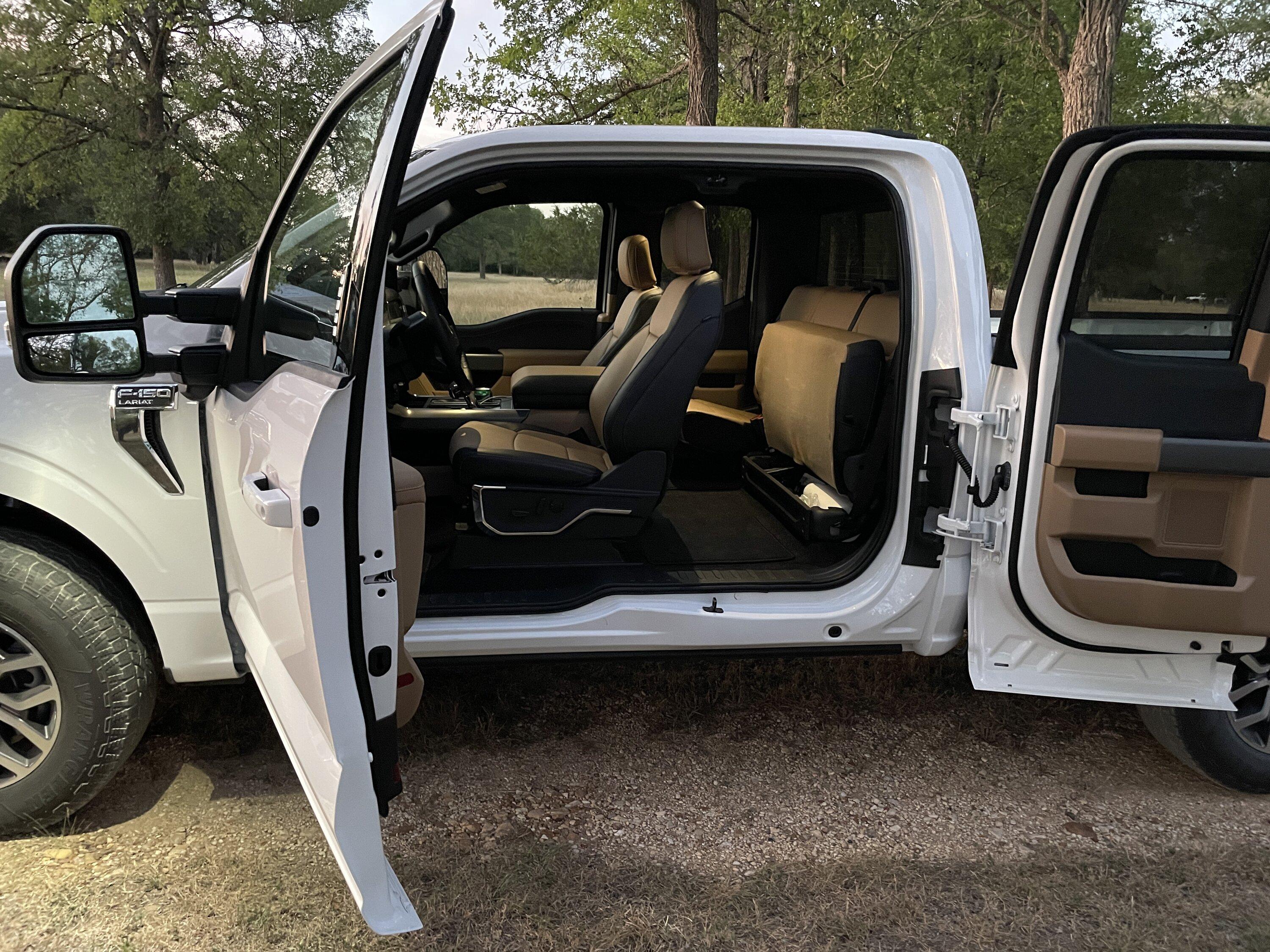 Ford F-150 ? F-150 LARIAT Lounge ? IMG_1729.JPG