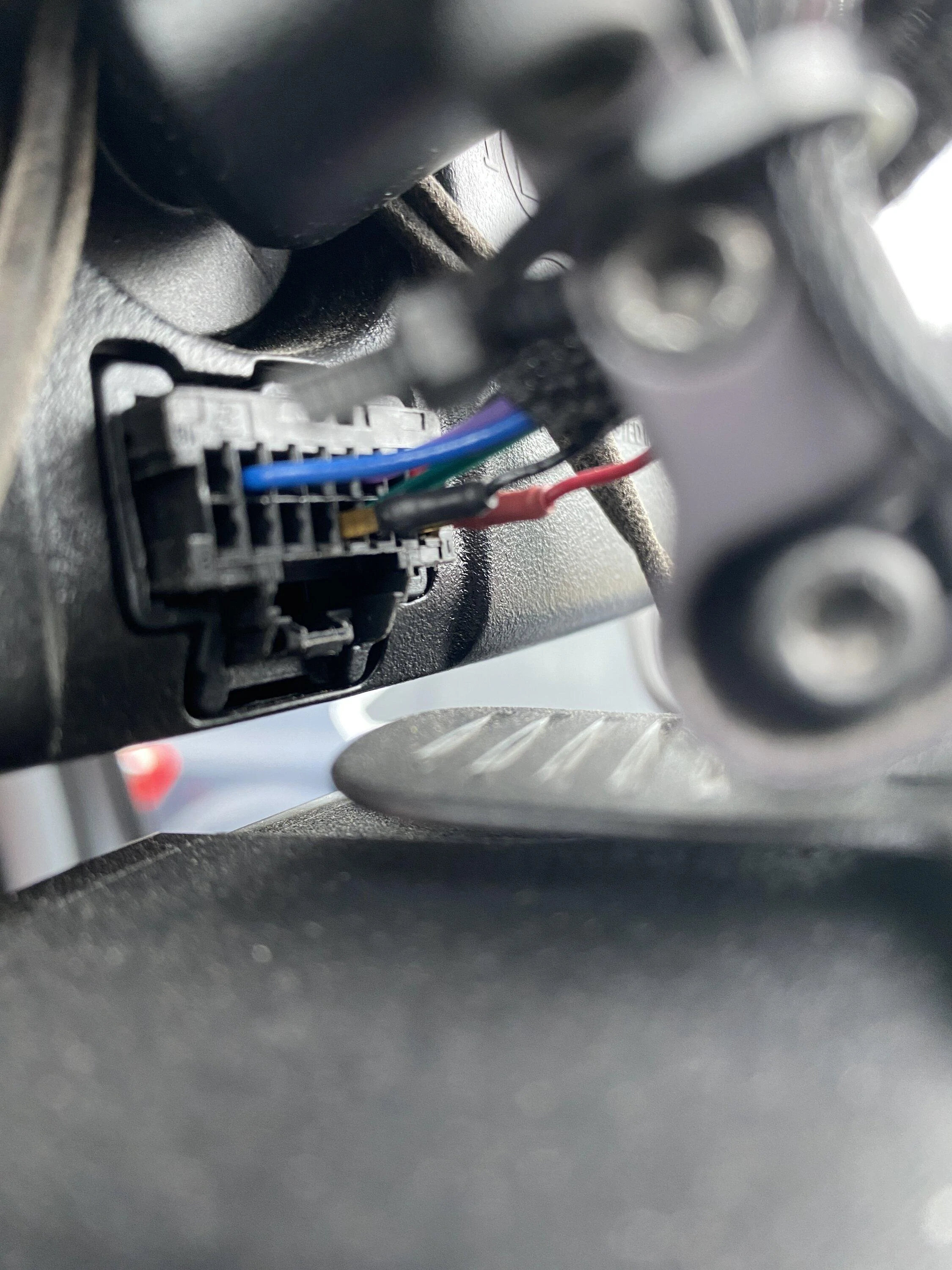 Ford F-150 Mirror tap for radar detector IMG_1790