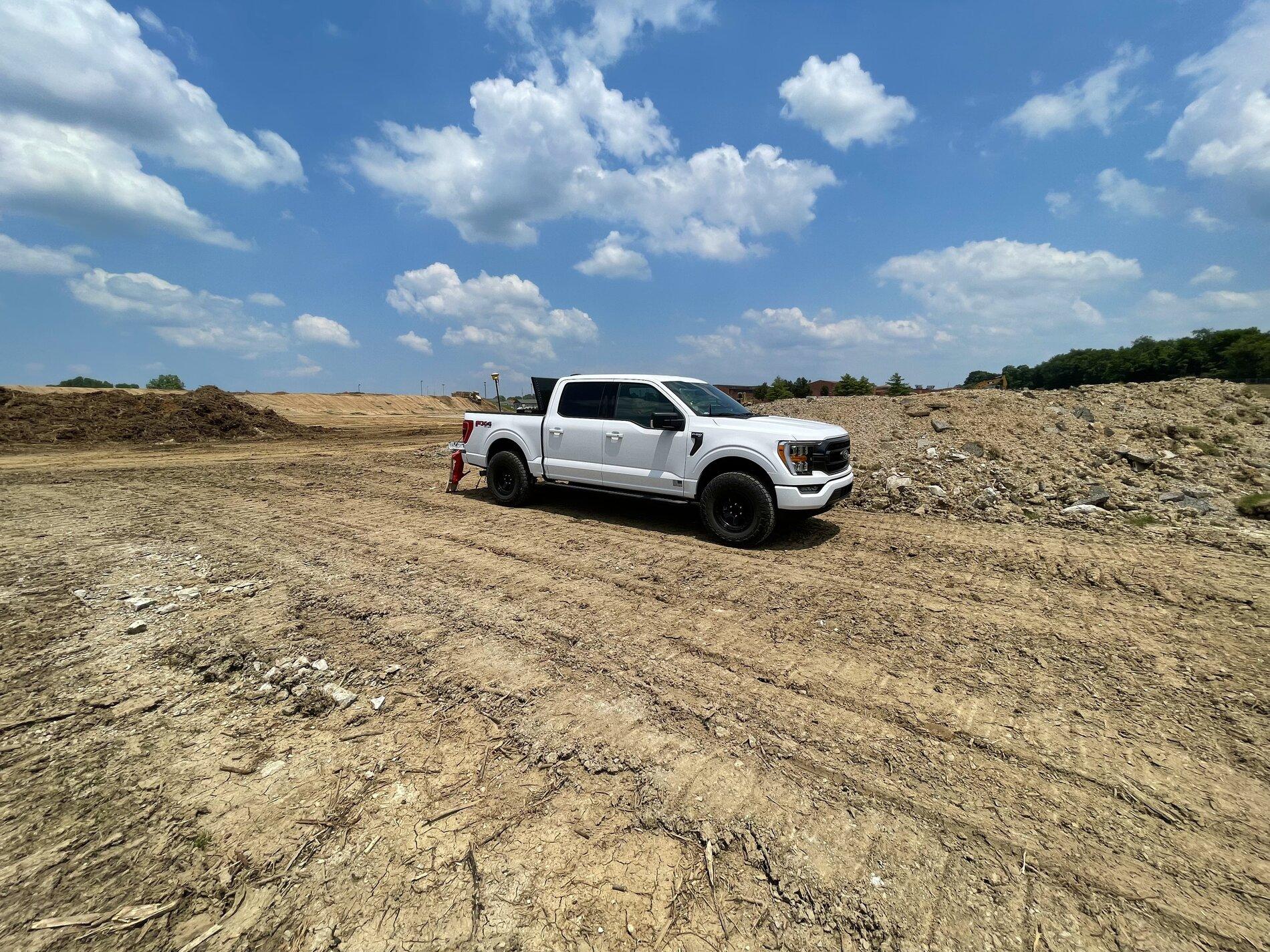 Ford F-150 2021 F-150 XLT White - Leveled Fox 2.0/Fuel 17x9/Toyo Open Country A/T III IMG_1863