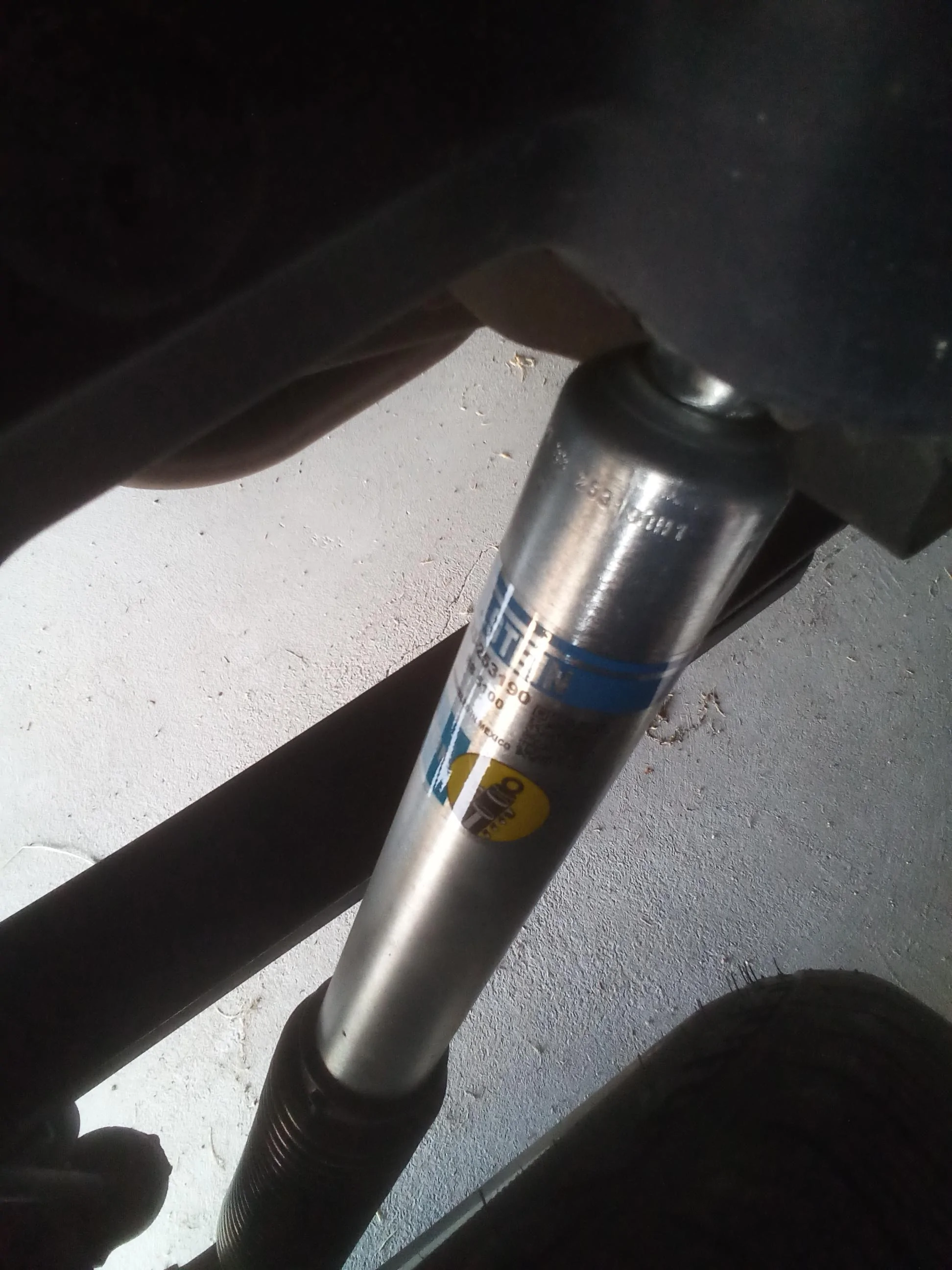 Ford F-150 Shop installed bilstein 5100s rears upside down? IMG_20220828_092626
