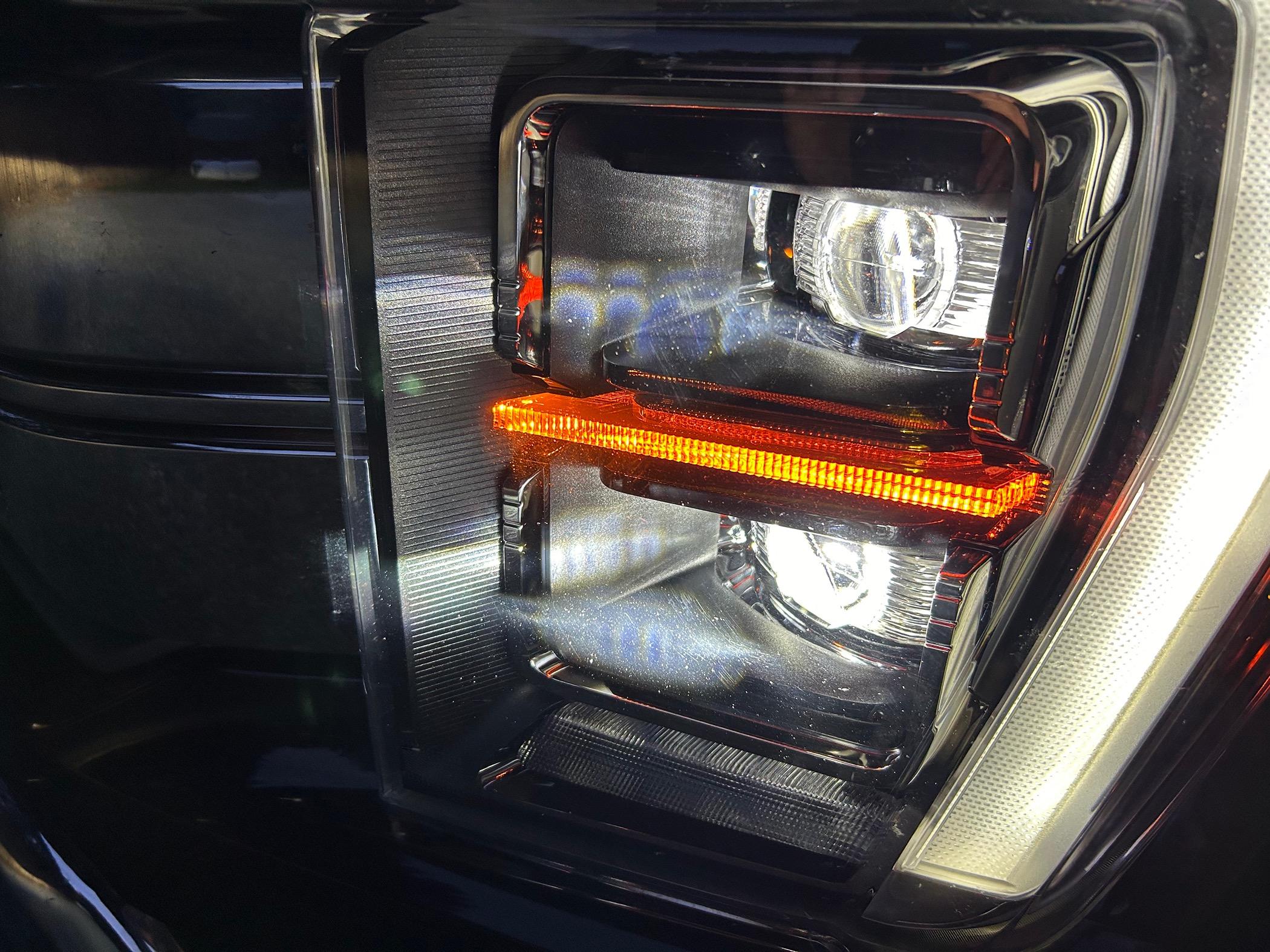 Ford F-150 21-23 F150 HEADLIGHT Scuffs / Spots ... Normal? IMG_2401