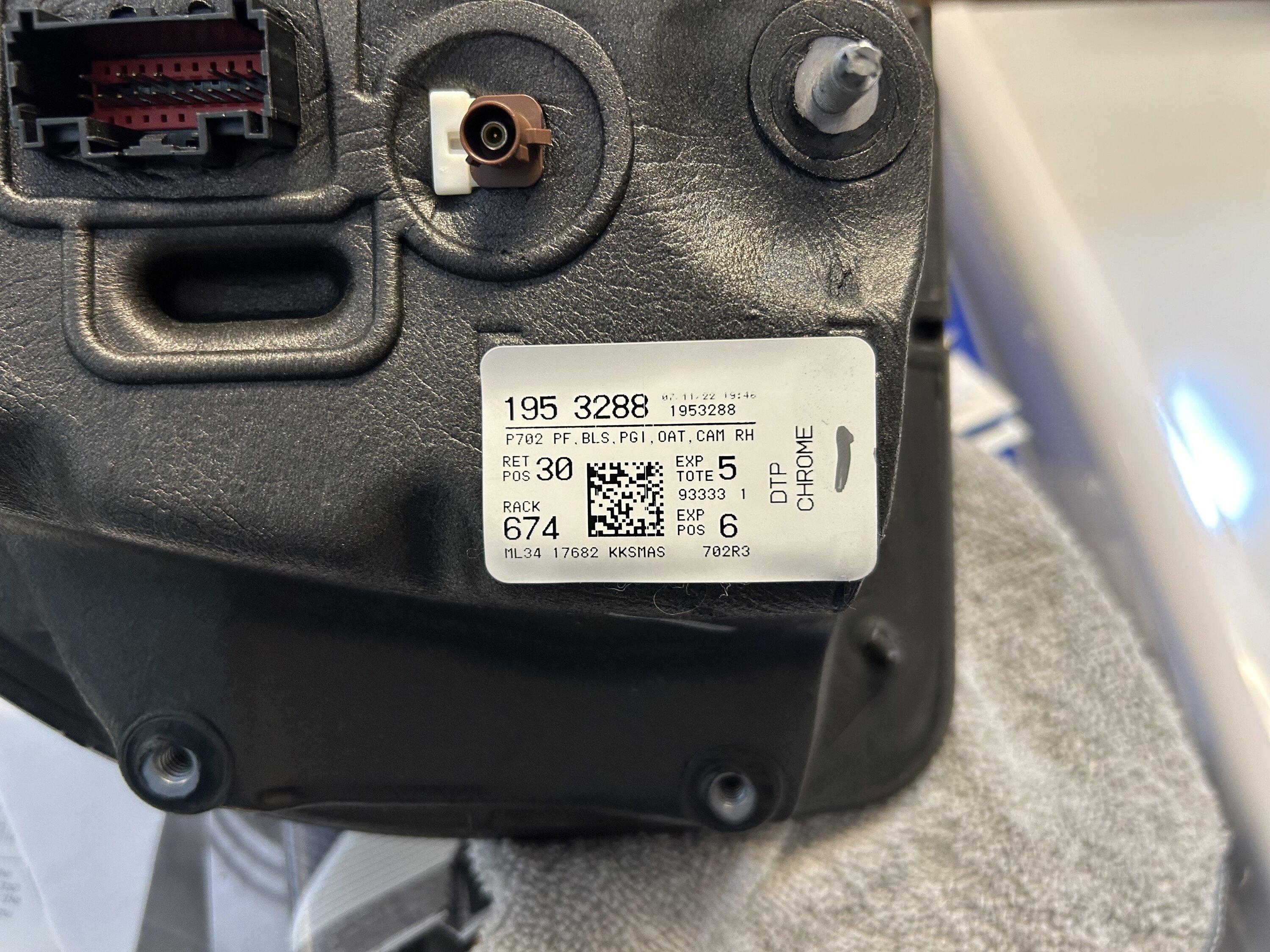 Ford F-150 SALE PENDING 2022 Lariat 502A Mirrors (BLIS, Heat, Power, Power Fold, 360, Spotlights) (Driver Mirror is DAMAGED) IMG_2553