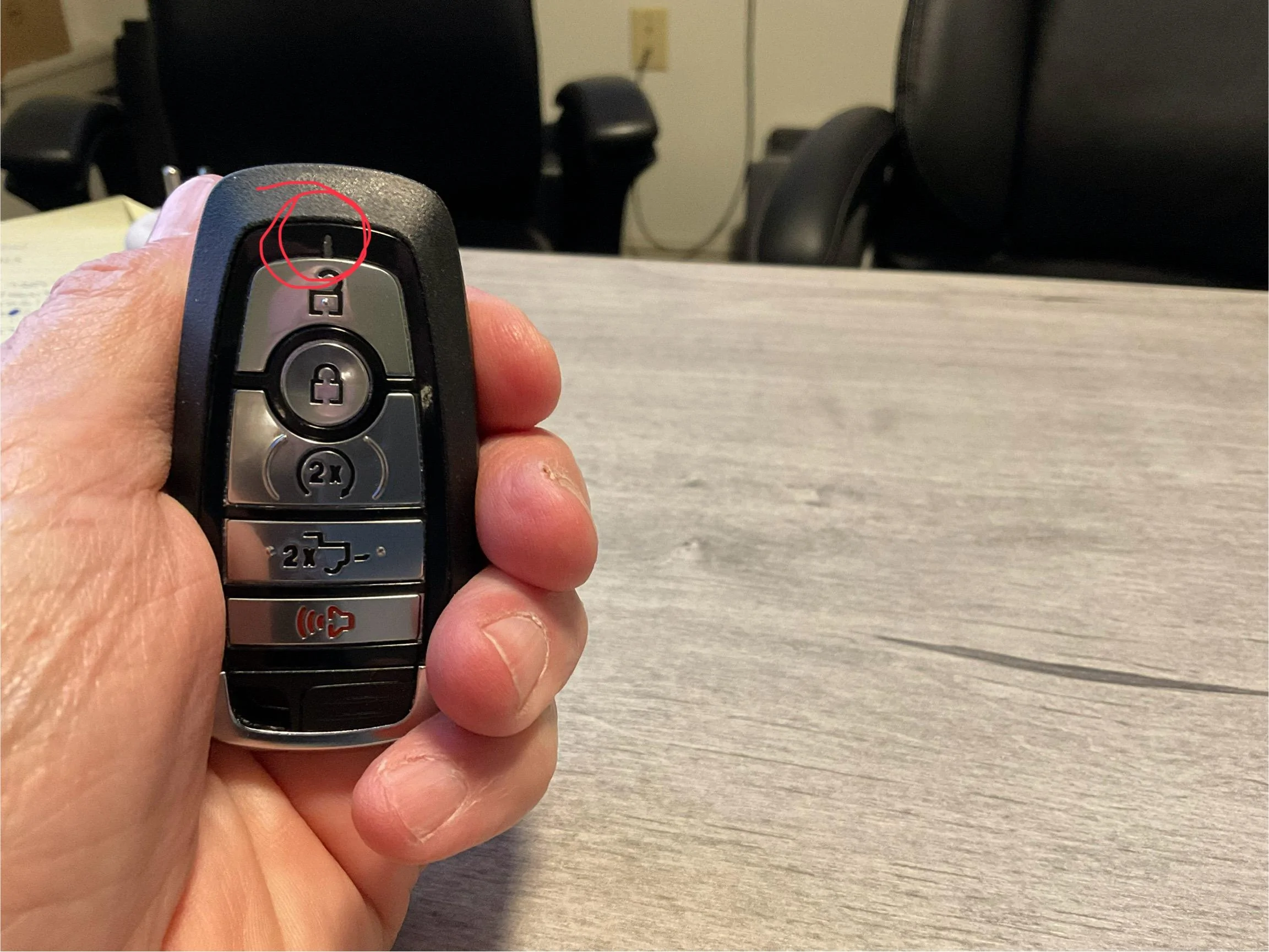 Ford F-150 Did Ford stop showing key fob green and red light for showing if remote start worked. IMG_3435