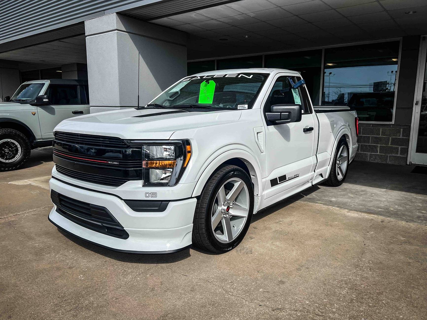 Ford F-150 Saleen black label front spitter IMG_3583