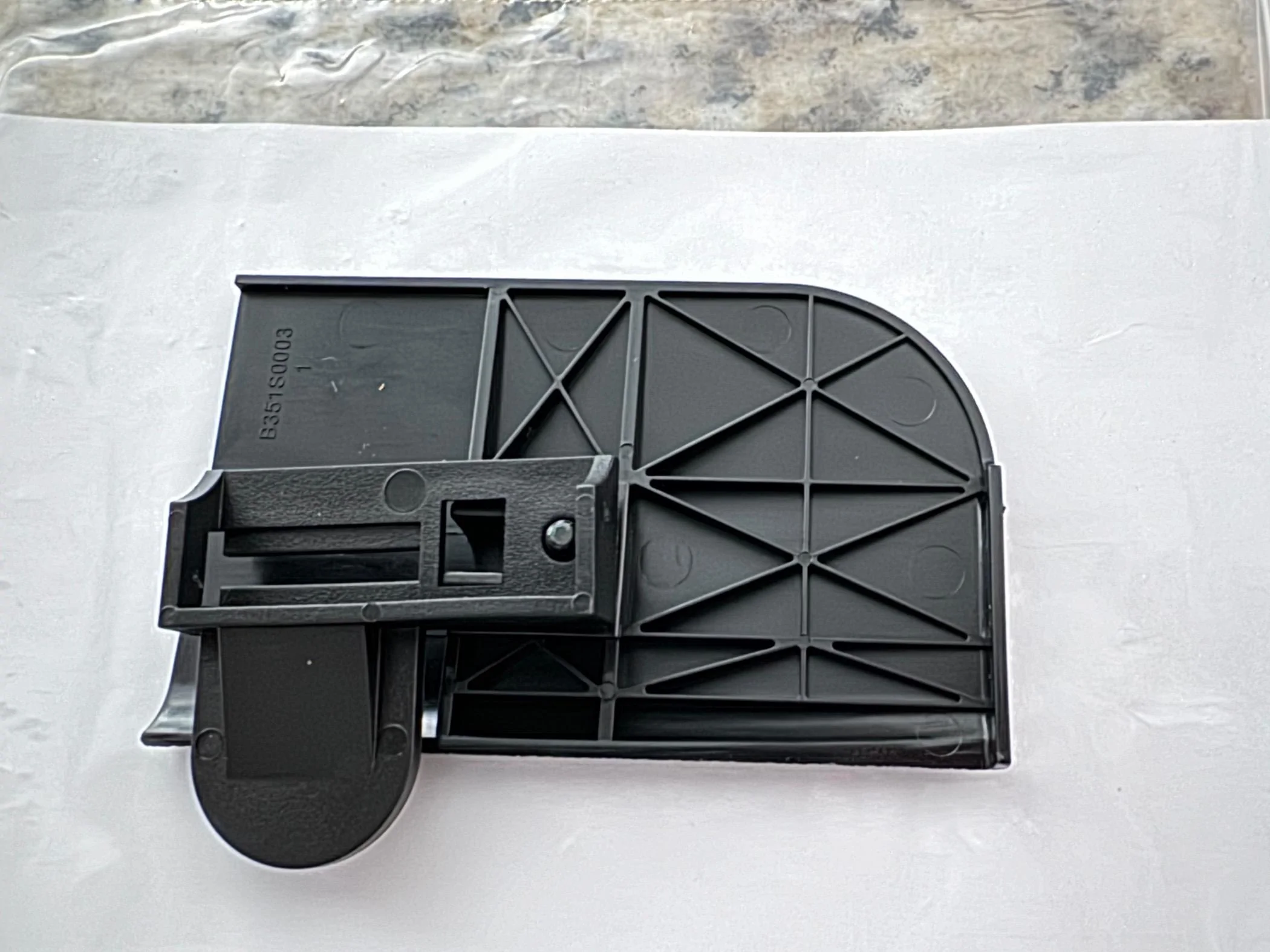 Ford F-150 Revolver XS corner cap broken IMG_3592