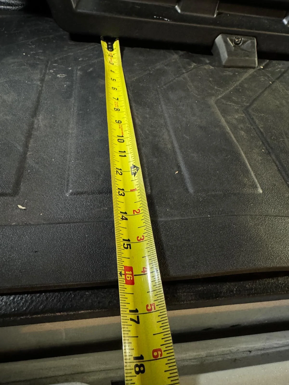 Ford F-150 Bed divider and Retrax Tonneau - bad combo IMG_3732