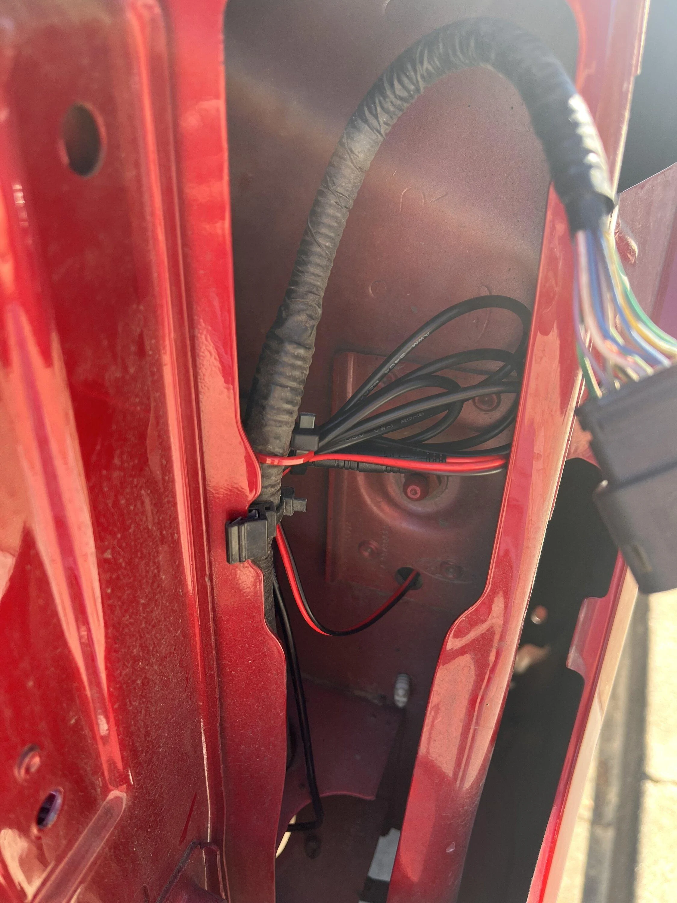 Ford F-150 Bed Lighting LEDs - Can I tap into existing bed lights?? IMG_3817