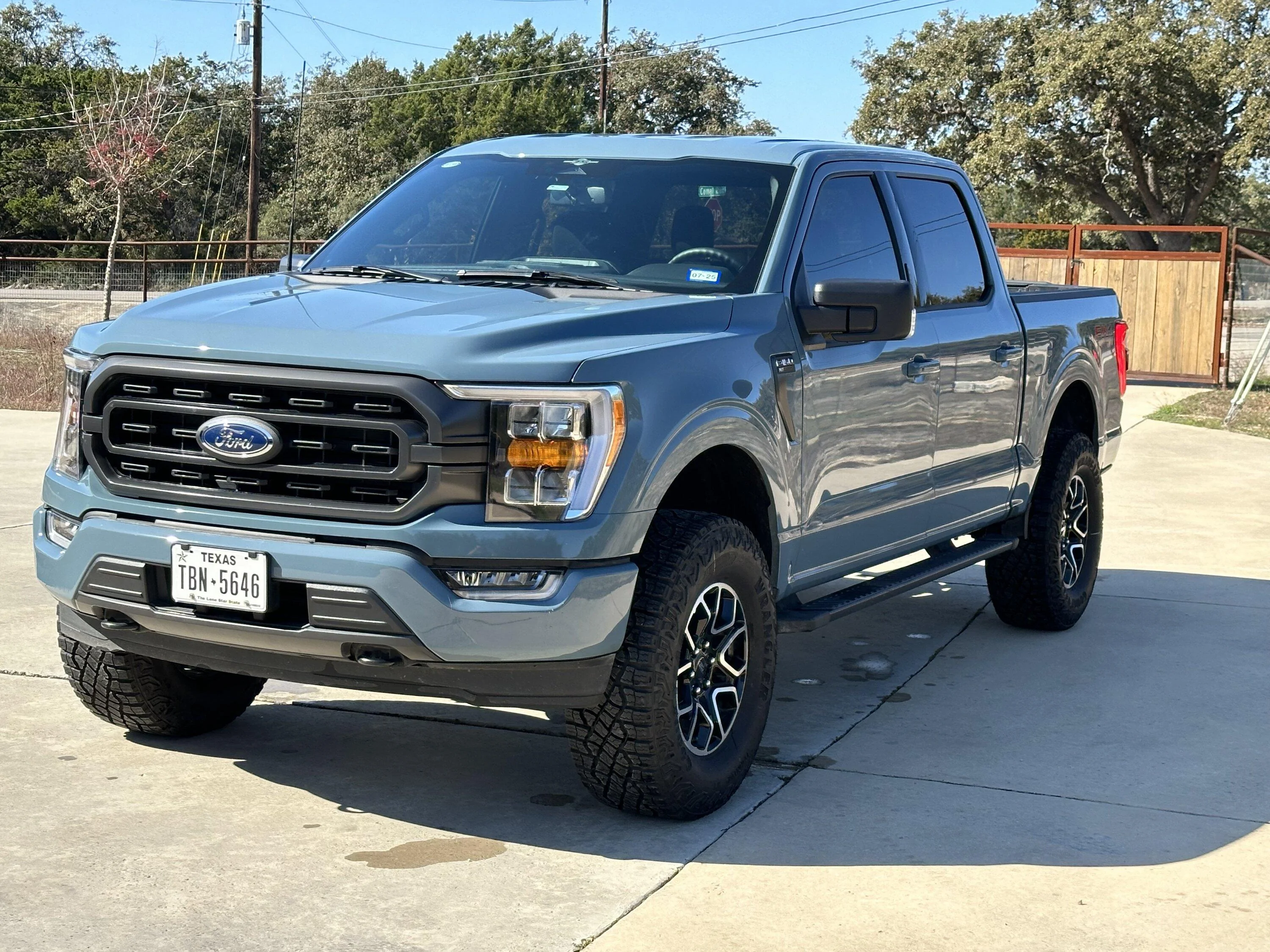 Ford F-150 305/70R18's with 3" RC Rough Country Lift IMG_4485
