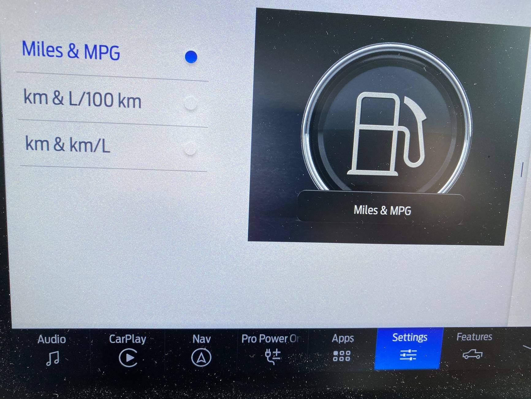 Ford F-150 Does Speedometer automatically switch to kilometers crossing into Canada? IMG_4957