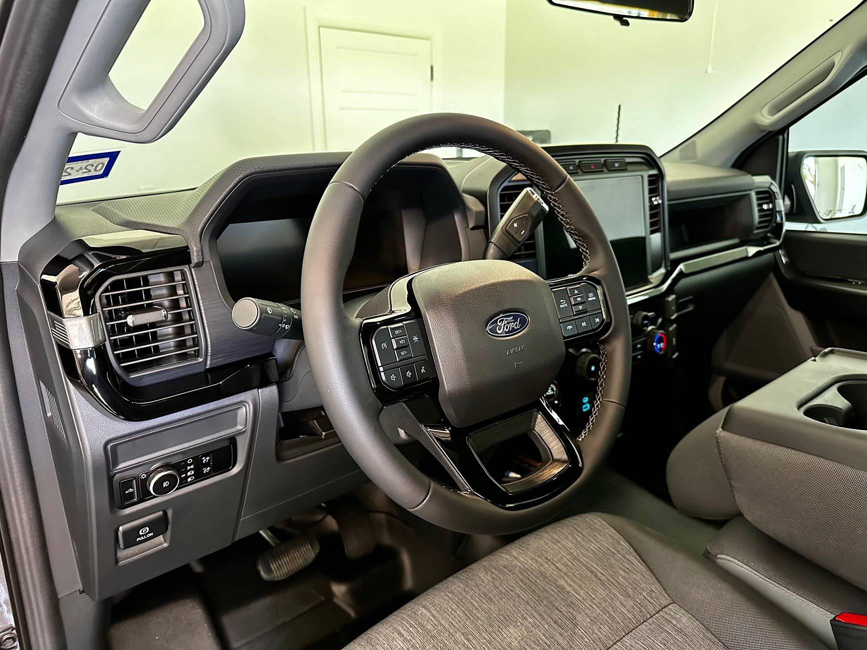 Ford F-150 Upgraded steering wheel for 24 XL IMG_5710