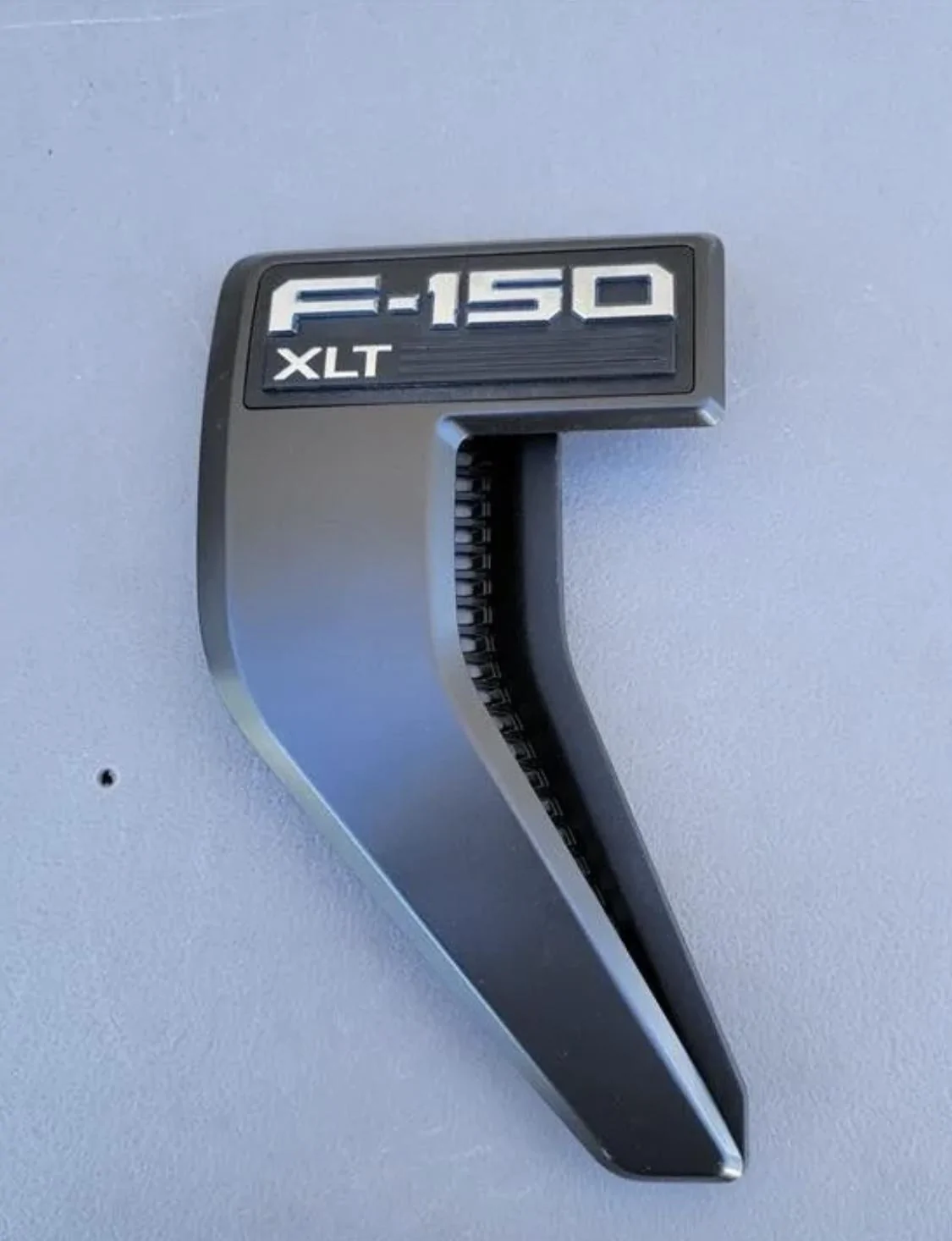 Ford F-150 2022 XLT fender emblem color? IMG_5815