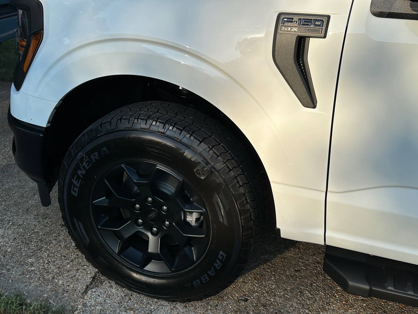 Ford F-150 2024 Oxford White STX IMG_7028