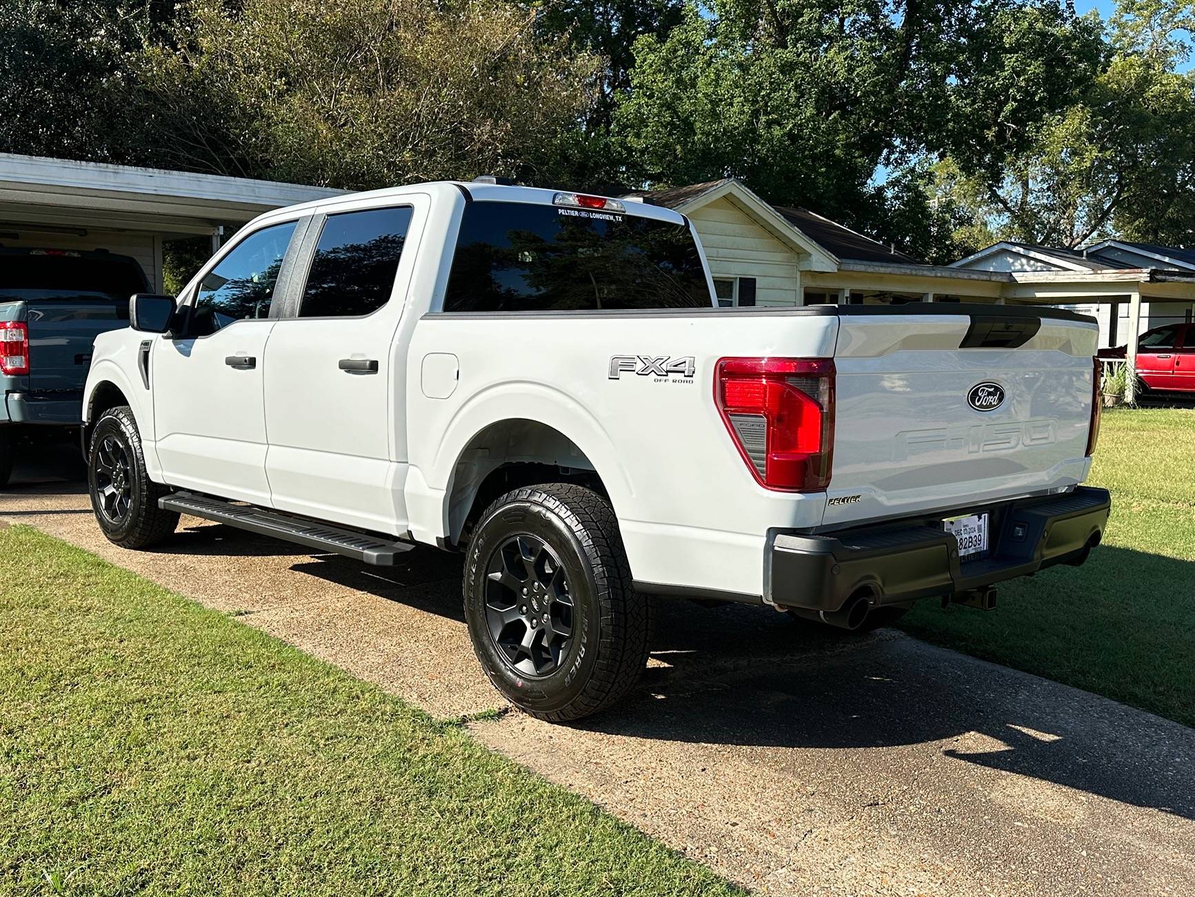 Ford F-150 2024 Oxford White STX IMG_7030