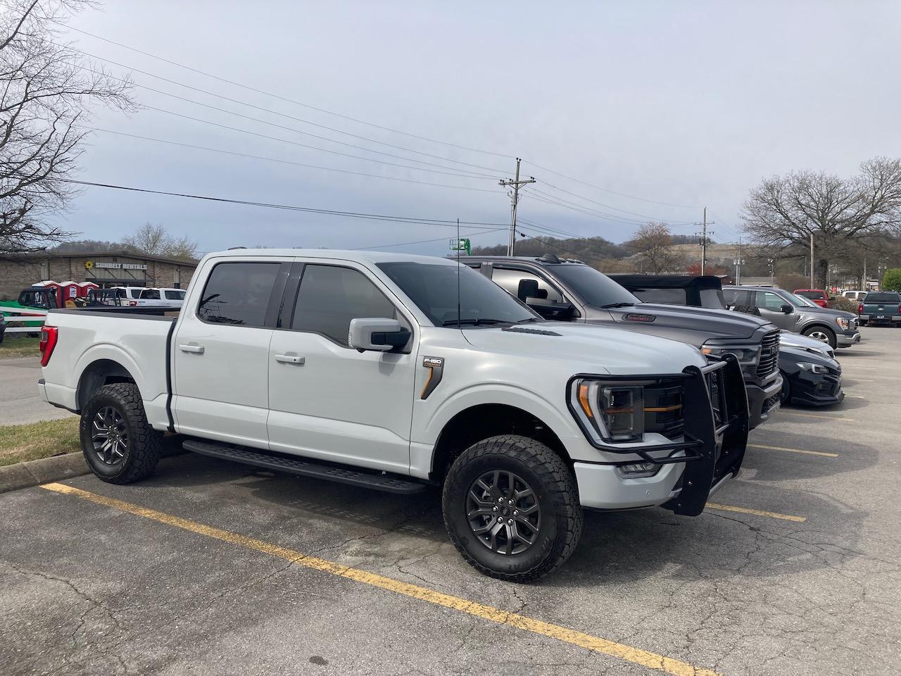Ford F-150 parking without 360 camera and front sensors IMG_7185