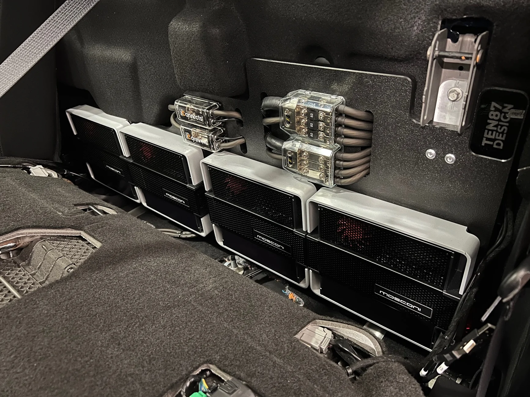 Ford F-150 What amps do you use and where are they placed? IMG_7507