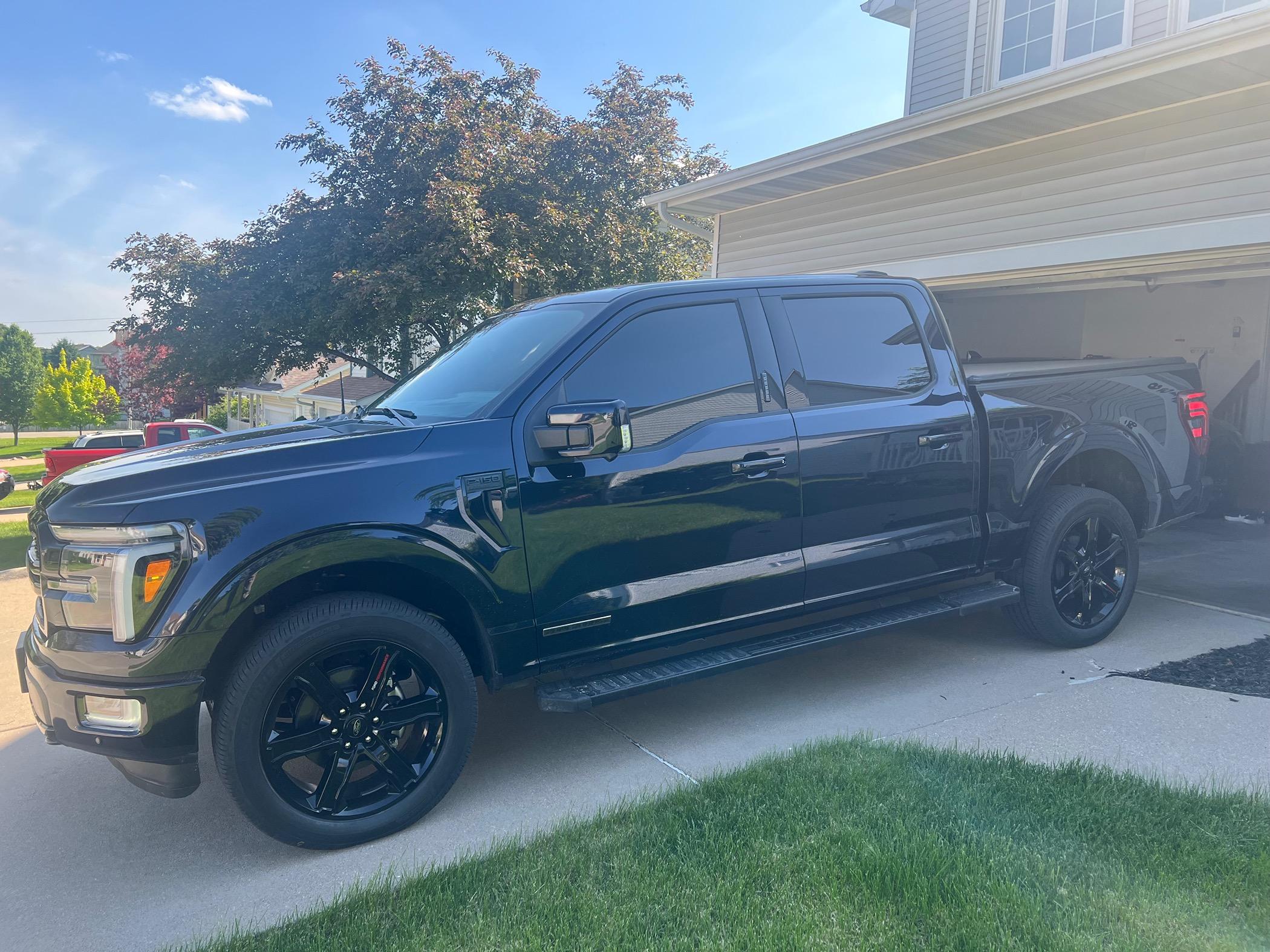 Ford F-150 2024 Lariat BAP Antimatter blue IMG_7528