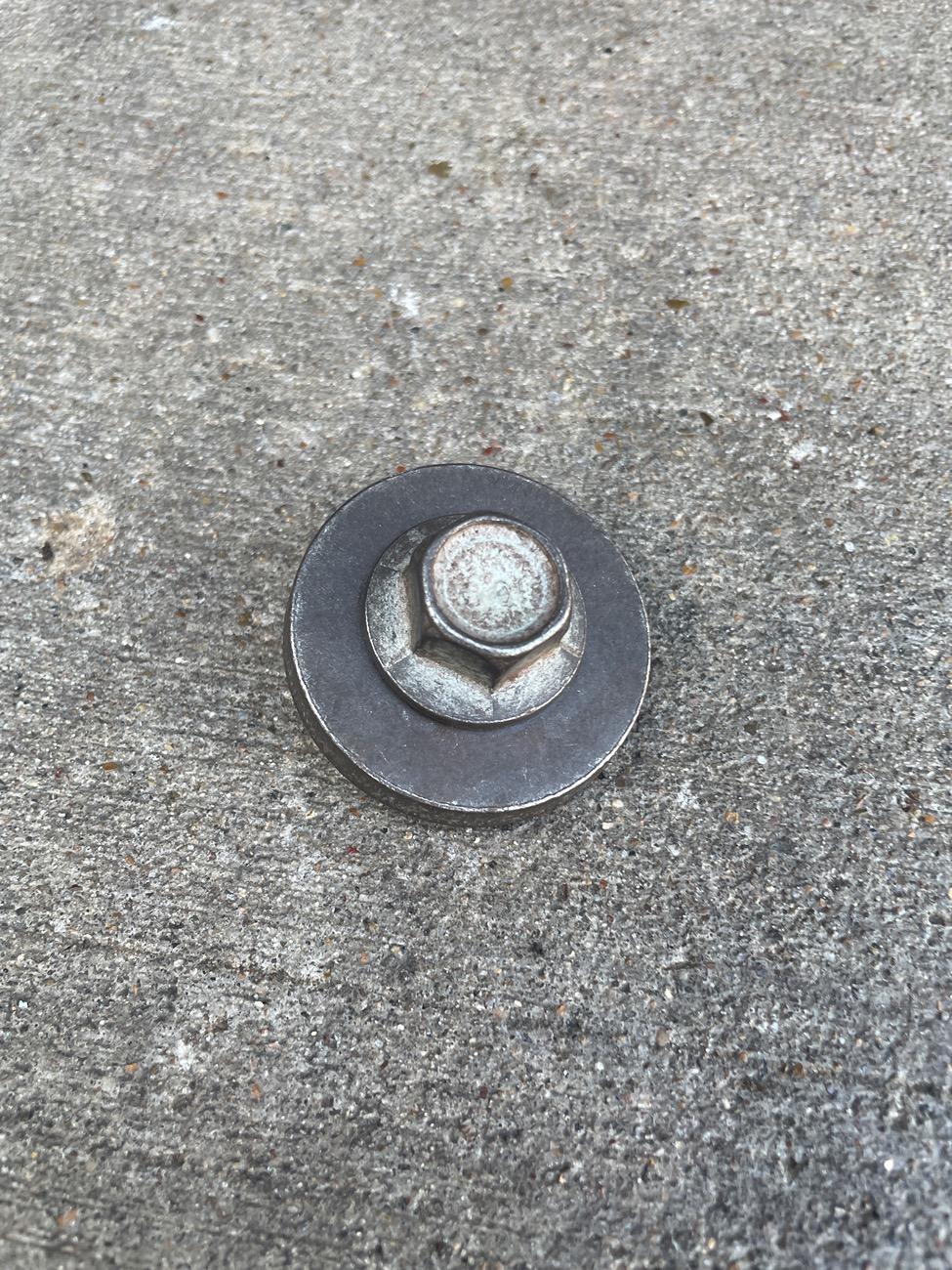 Ford F-150 Broken rear rotor bolt - Need advise IMG_7629