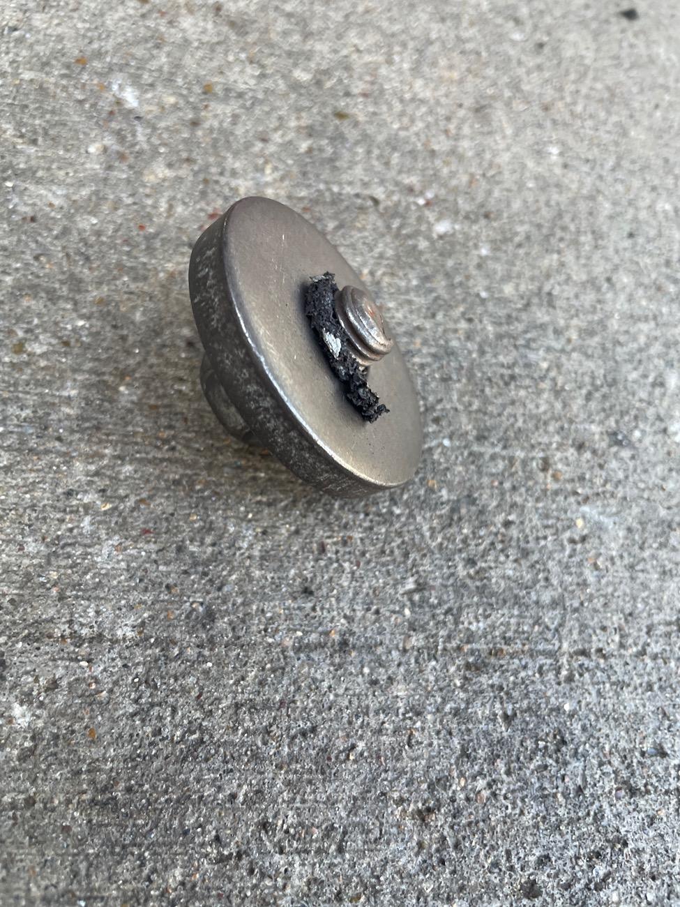 Ford F-150 Broken rear rotor bolt - Need advise IMG_7630