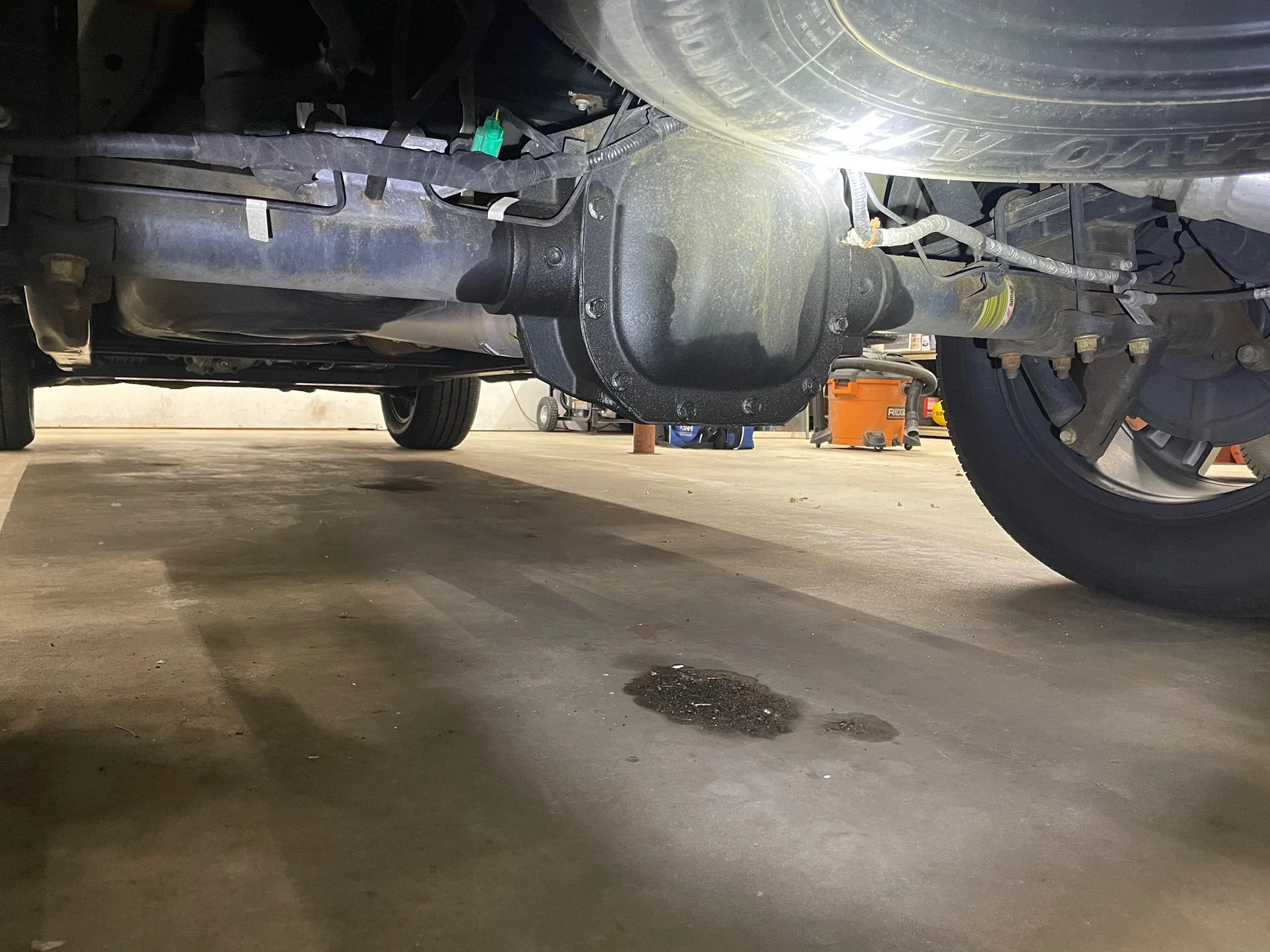 Ford F-150 23 F150 Rearend sweating/weeping leak?? IMG_7663
