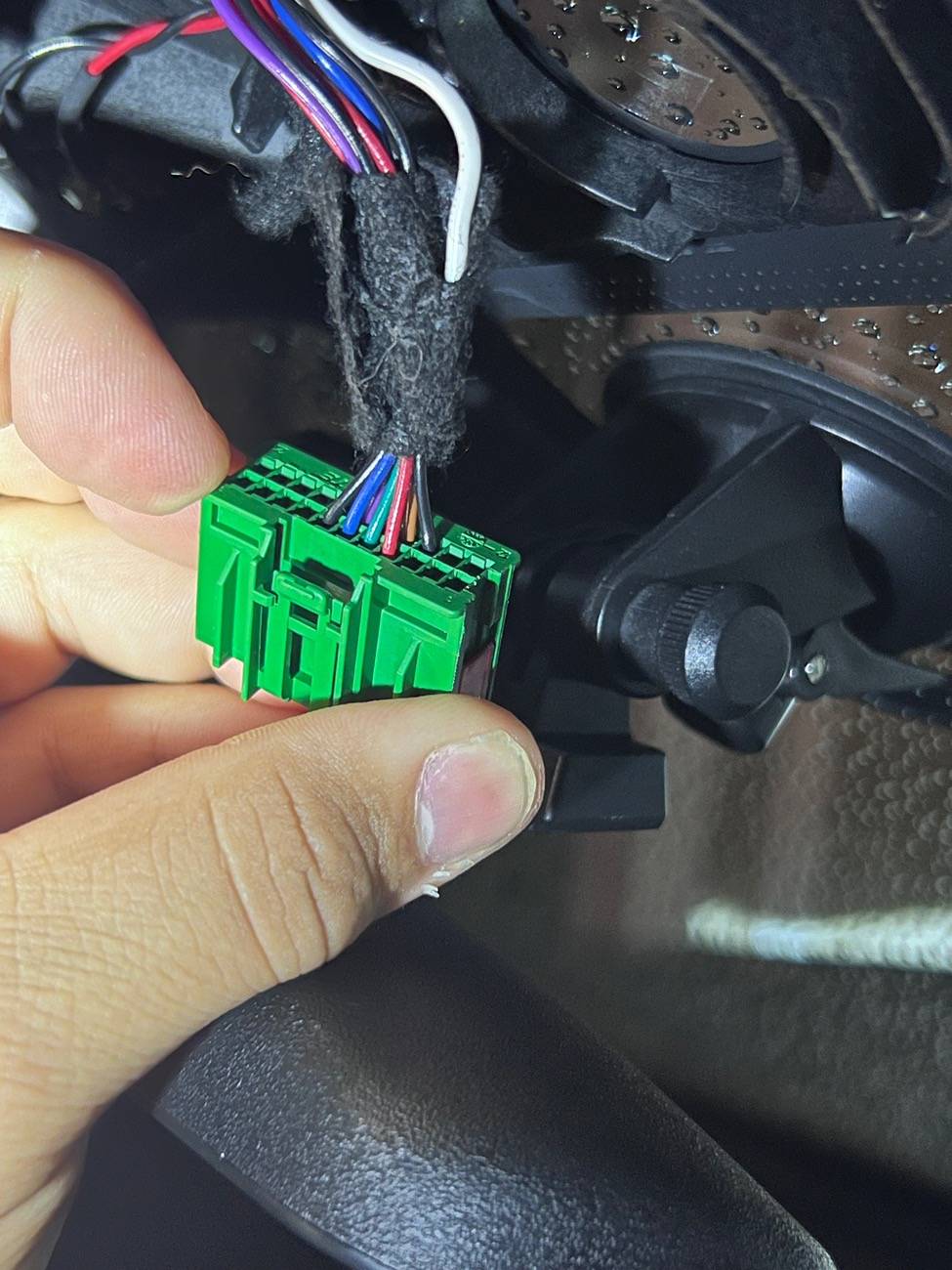 Ford F-150 2024 Ford F-150 STX Mirror/Humidity sensor tap IMG_8125