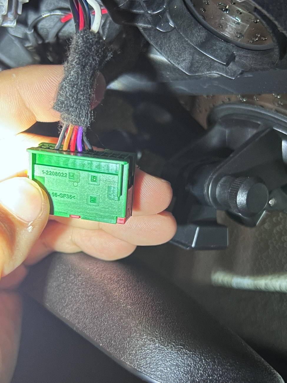 Ford F-150 2024 Ford F-150 STX Mirror/Humidity sensor tap IMG_8126