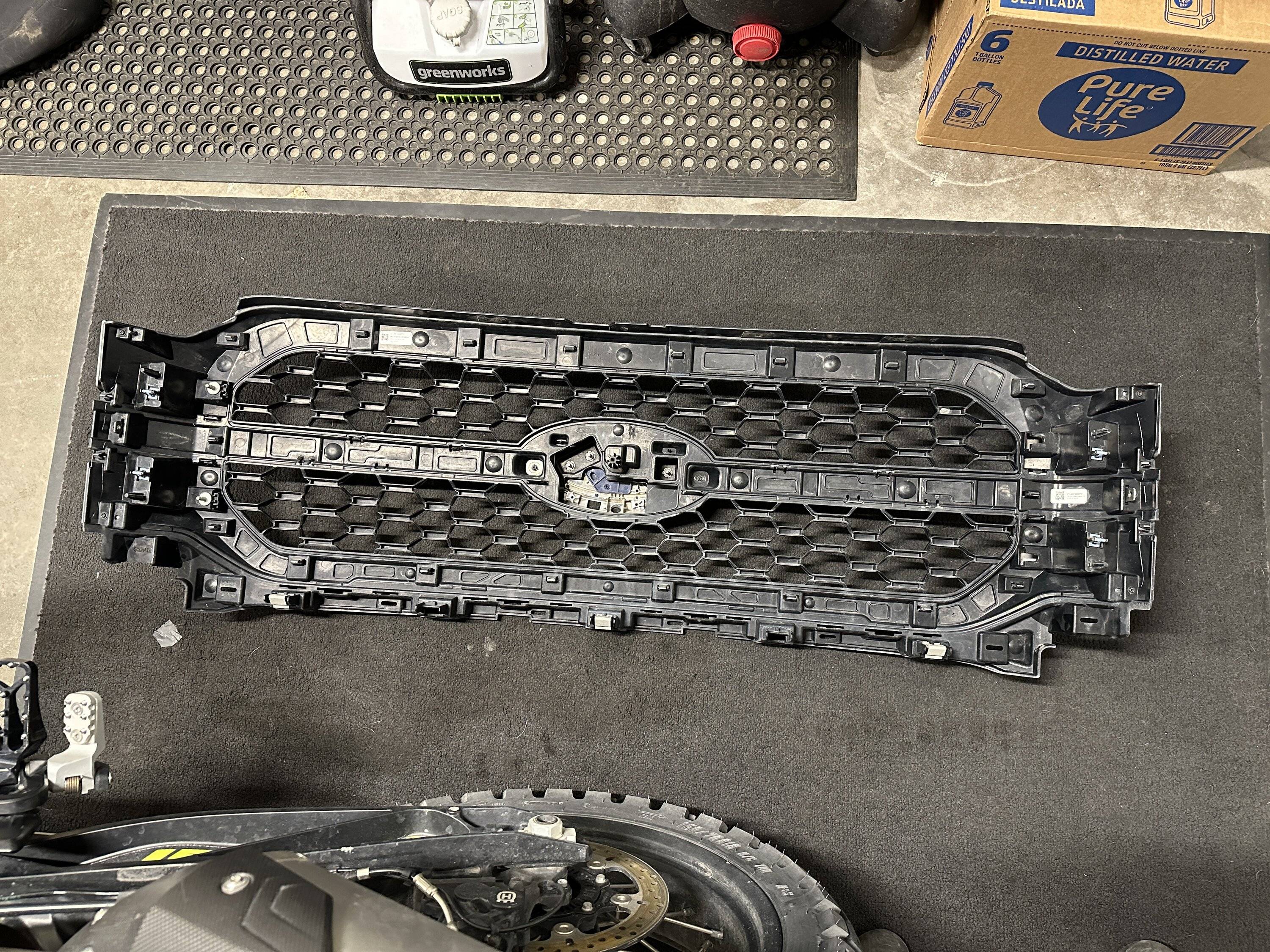 Ford F-150 2021 Platinum Grille (Painted Black) IMG_8168.JPG