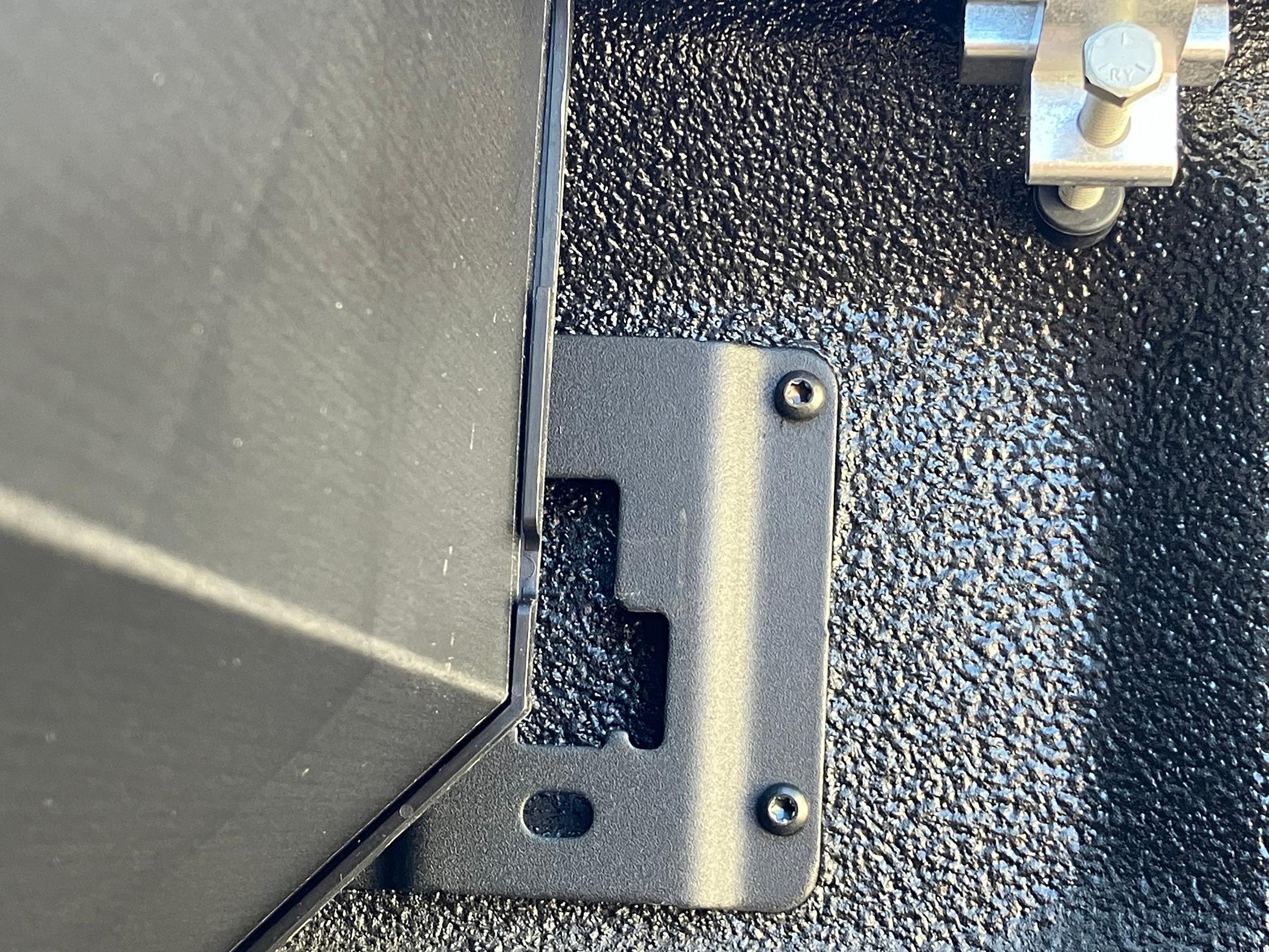 Ford F-150 Bed divider and Retrax Tonneau - bad combo IMG_8903