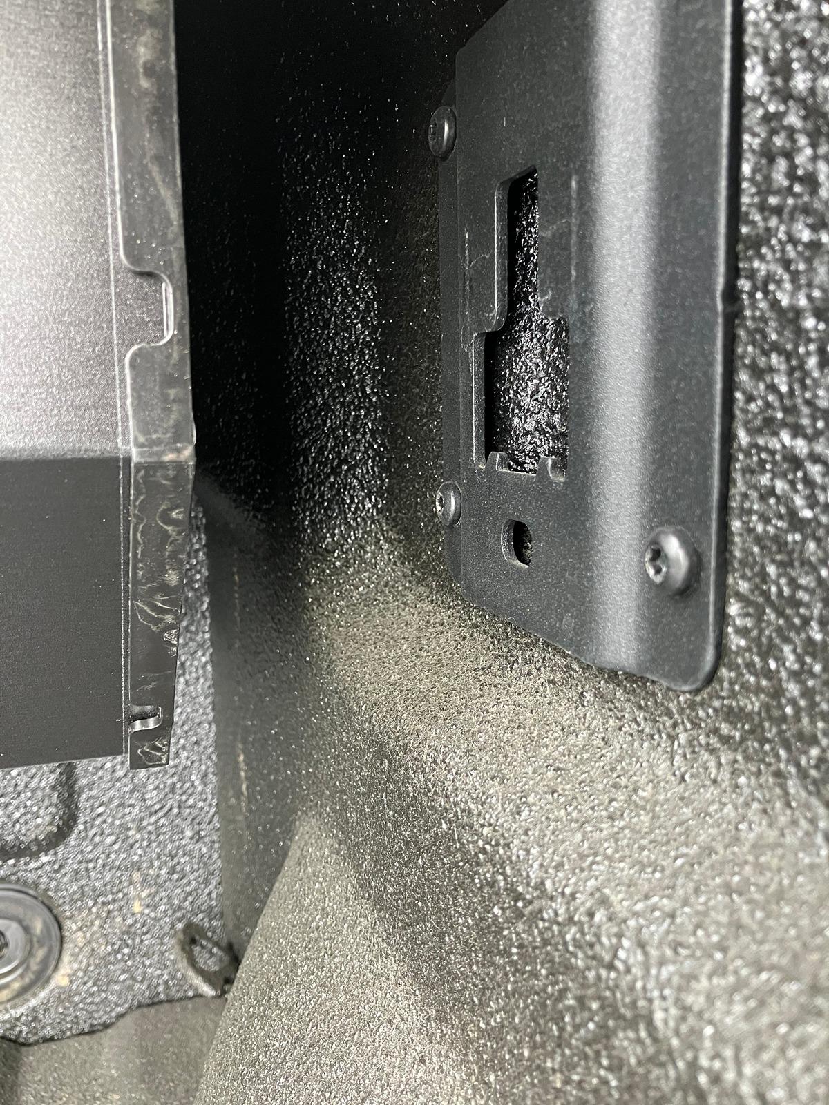 Ford F-150 Bed divider and Retrax Tonneau - bad combo IMG_8923 2