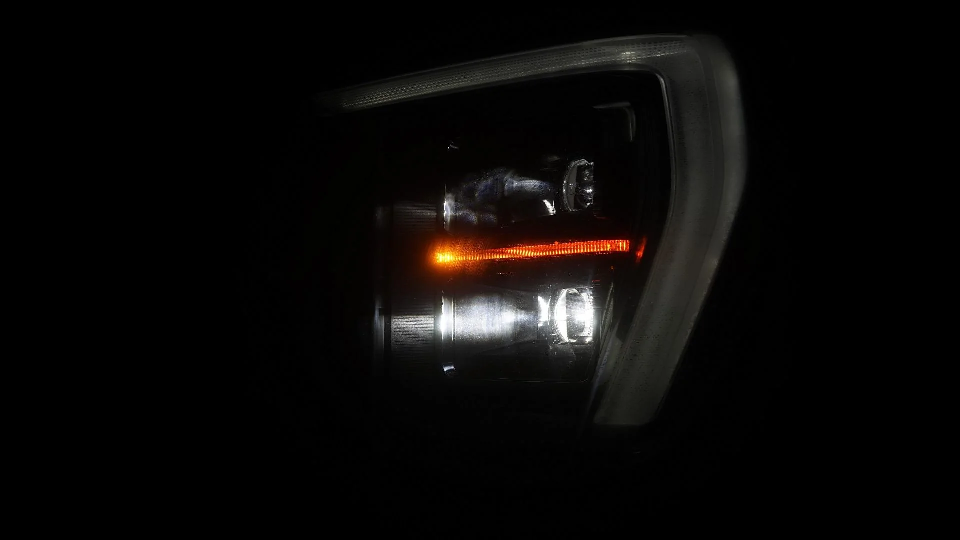 Ford F-150 Auto-level headlamps with CCD Lifted